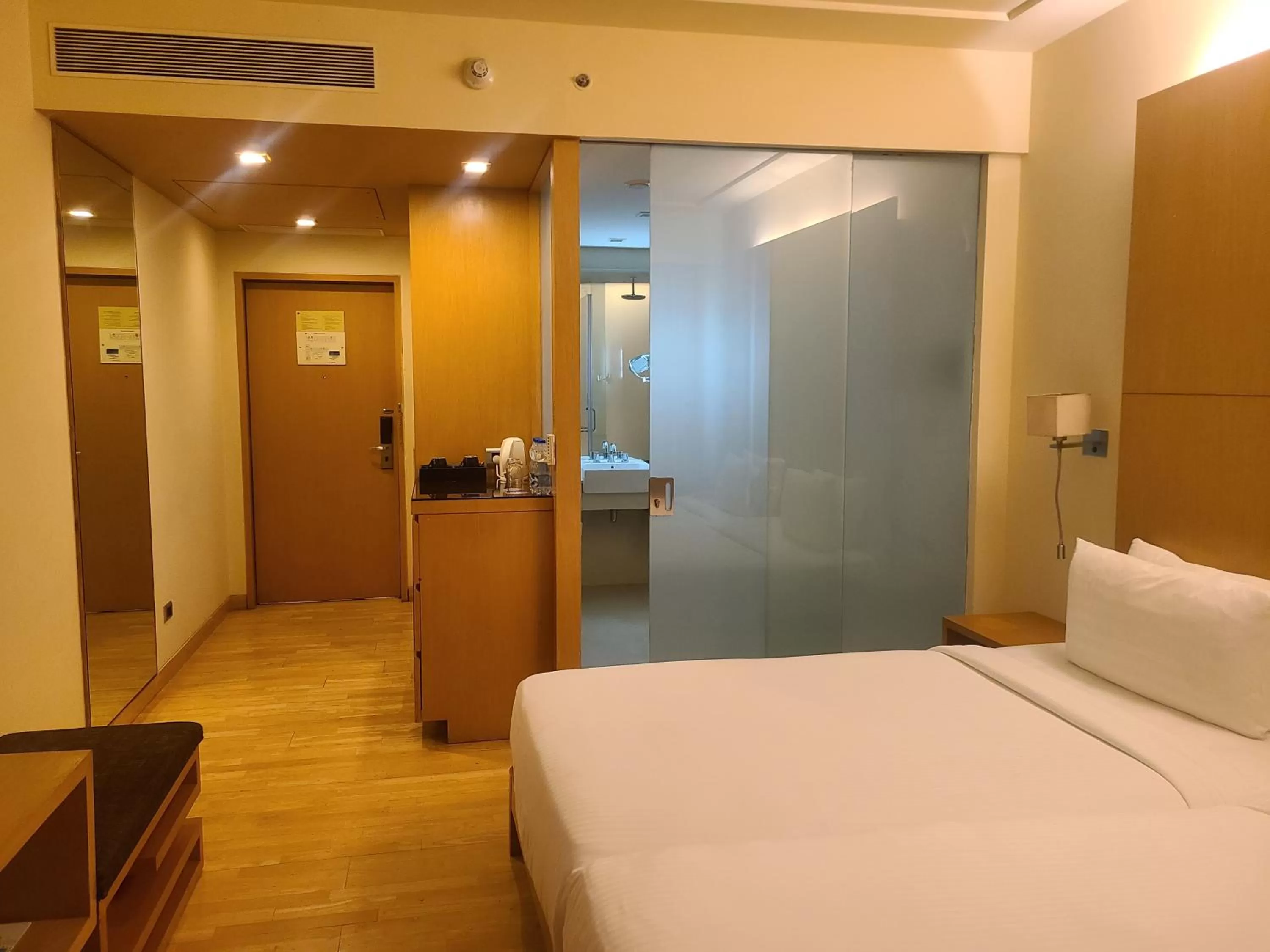 Photo of the whole room, Bed in Novotel Hyderabad Airport