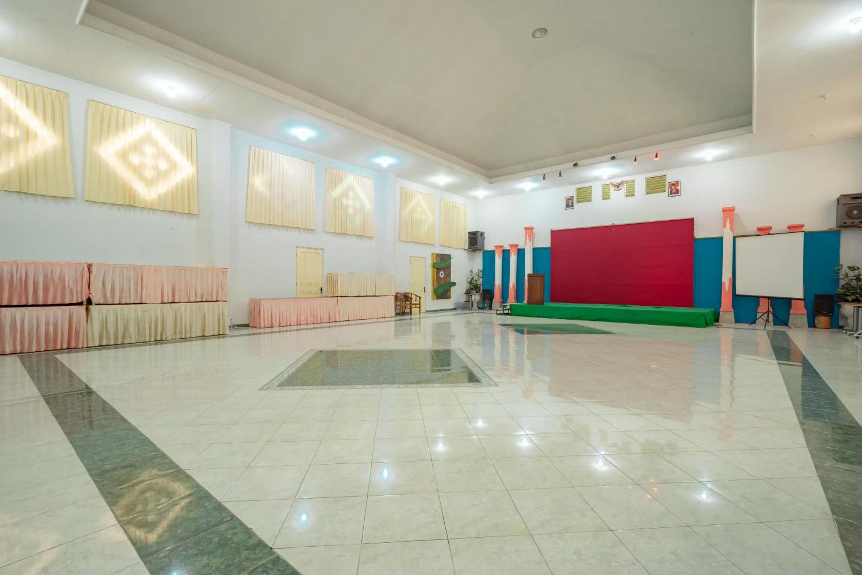 Meeting/conference room in OYO 1962 Anugerah Wisata Hotel