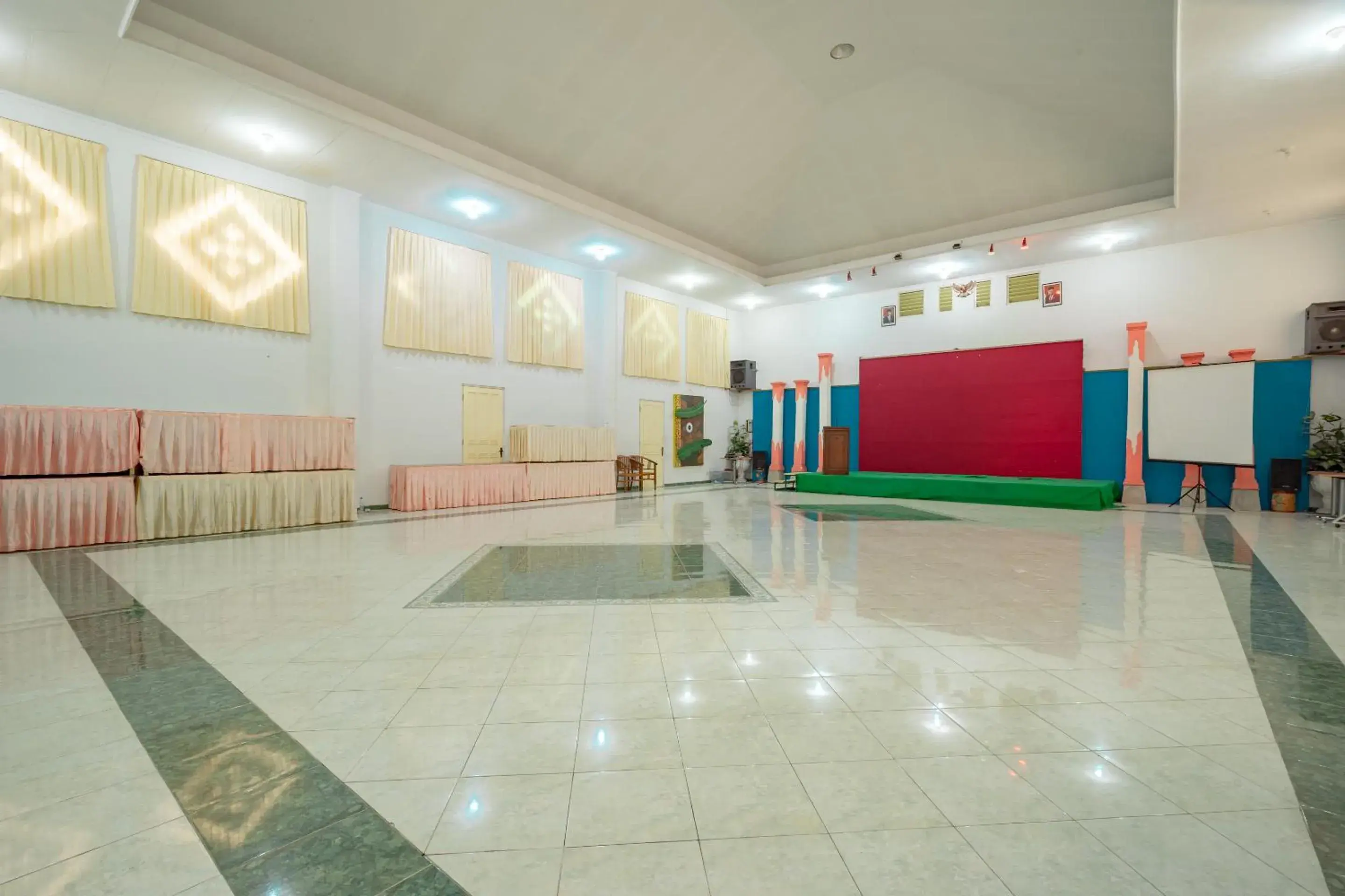 Meeting/conference room in OYO 1962 Anugerah Wisata Hotel
