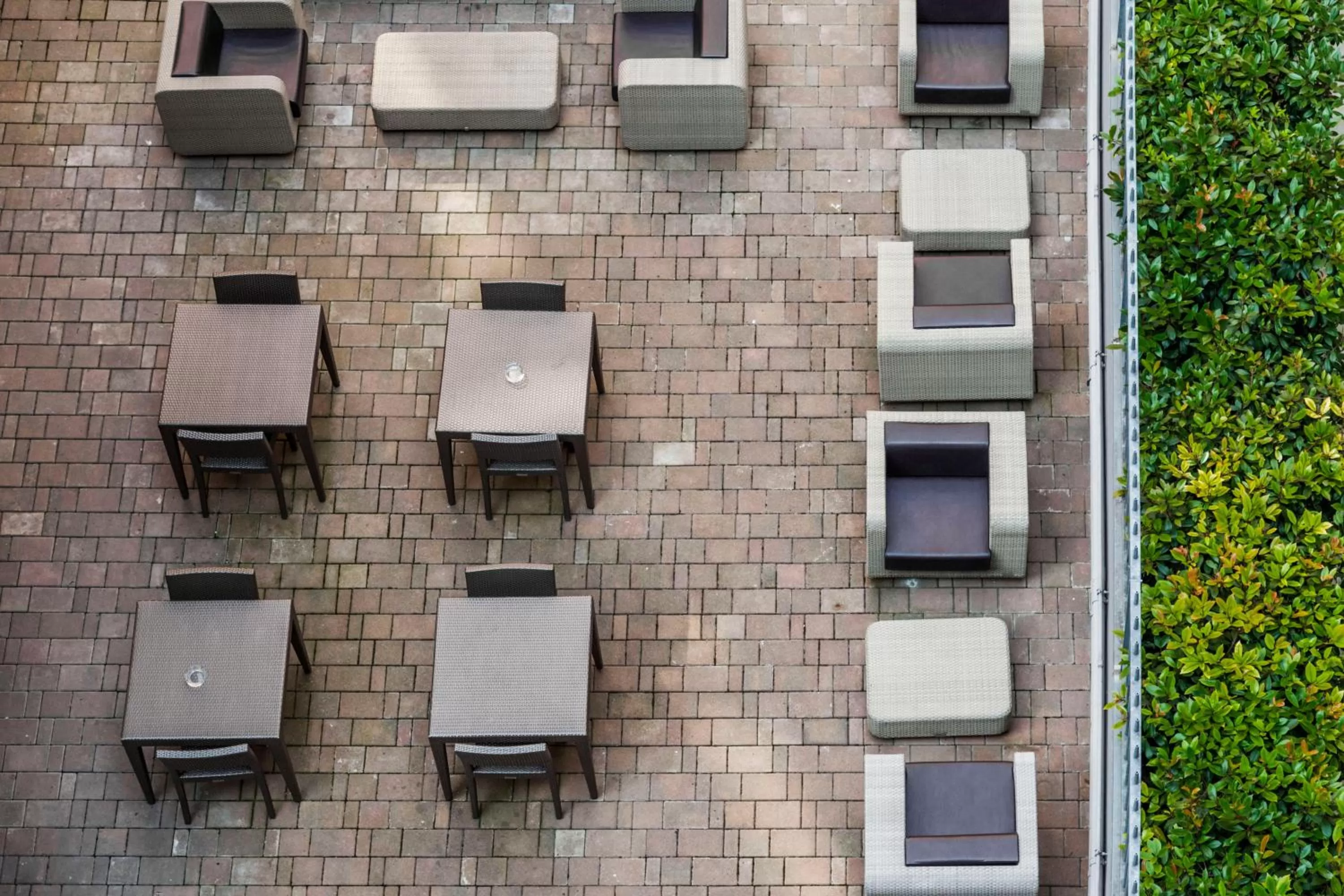 Property building in Hotel Des Etrangers