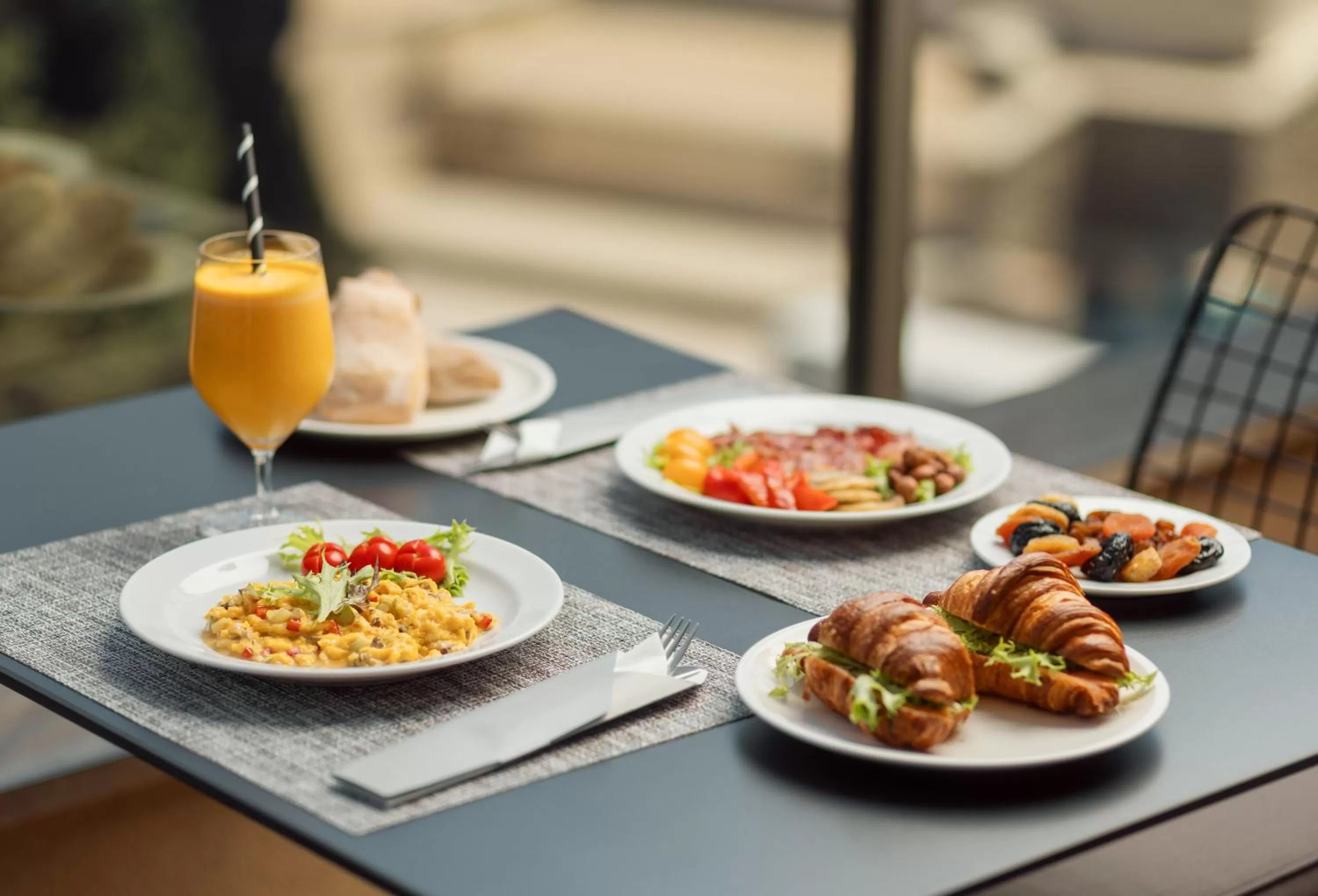 Restaurant/places to eat in Hotel Harmonia by Dukley