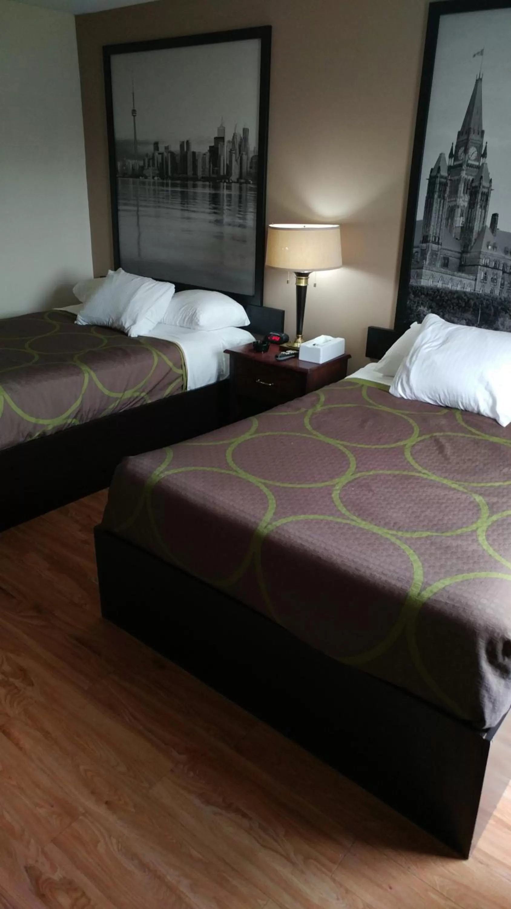 Studio Suite with Two Double Beds - Non-Smoking in Super 8 by Wyndham Cambridge/Kitchener/Waterloo Area