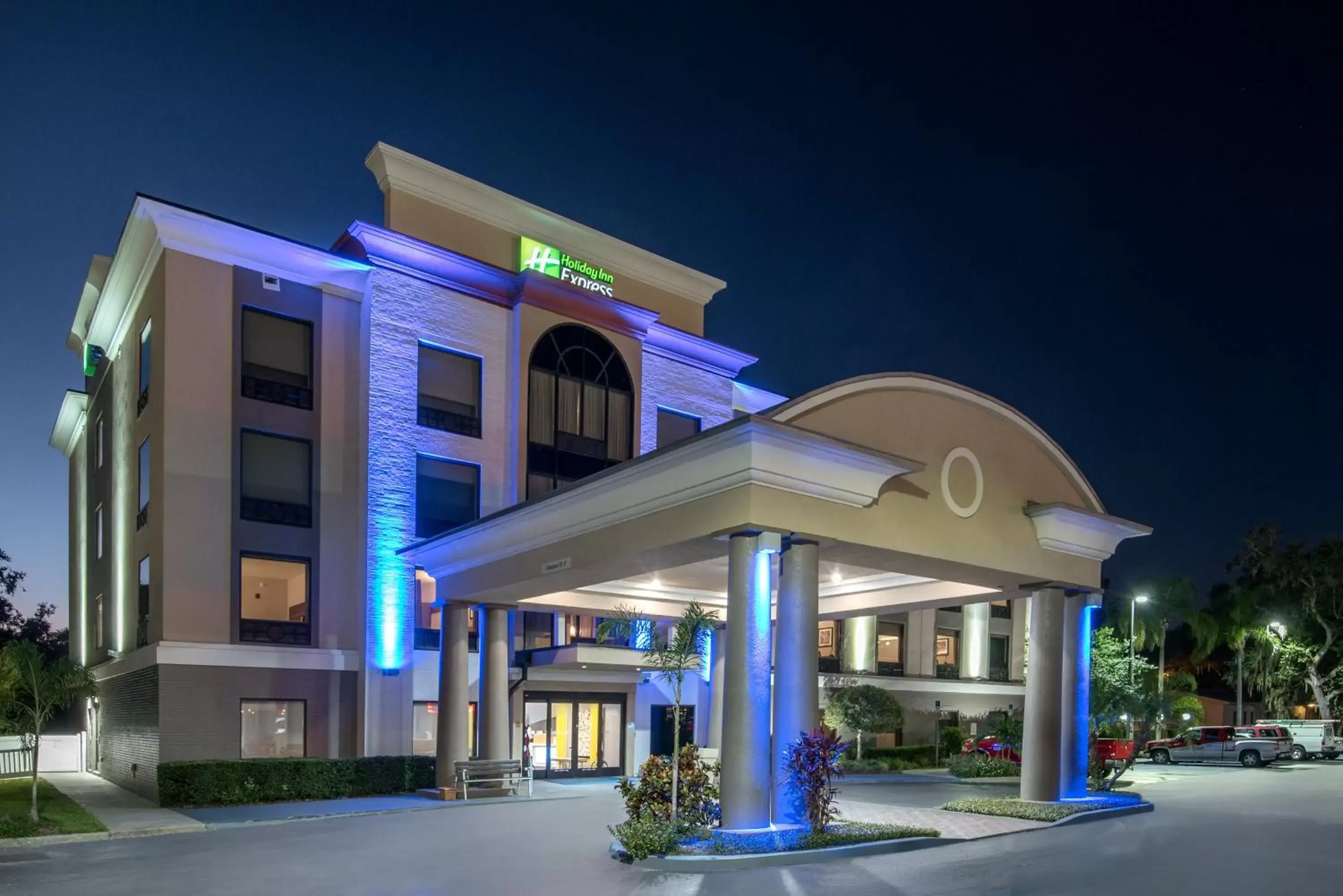 Property Building in Holiday Inn Express Hotel & Suites Bartow, an IHG Hotel