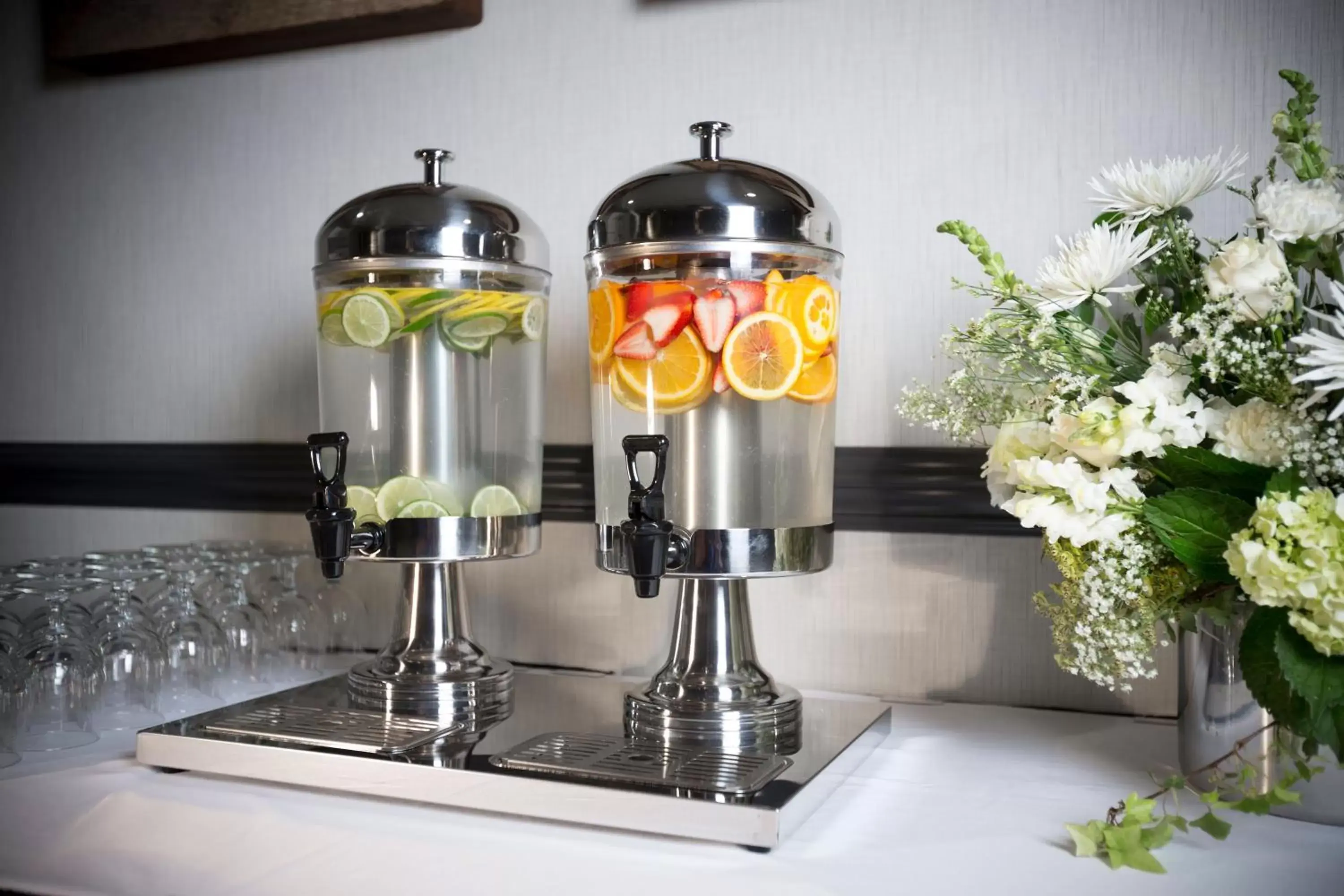 Banquet/Function facilities, Drinks in Holiday Inn Asheville East-Blue Ridge Pkwy, an IHG Hotel