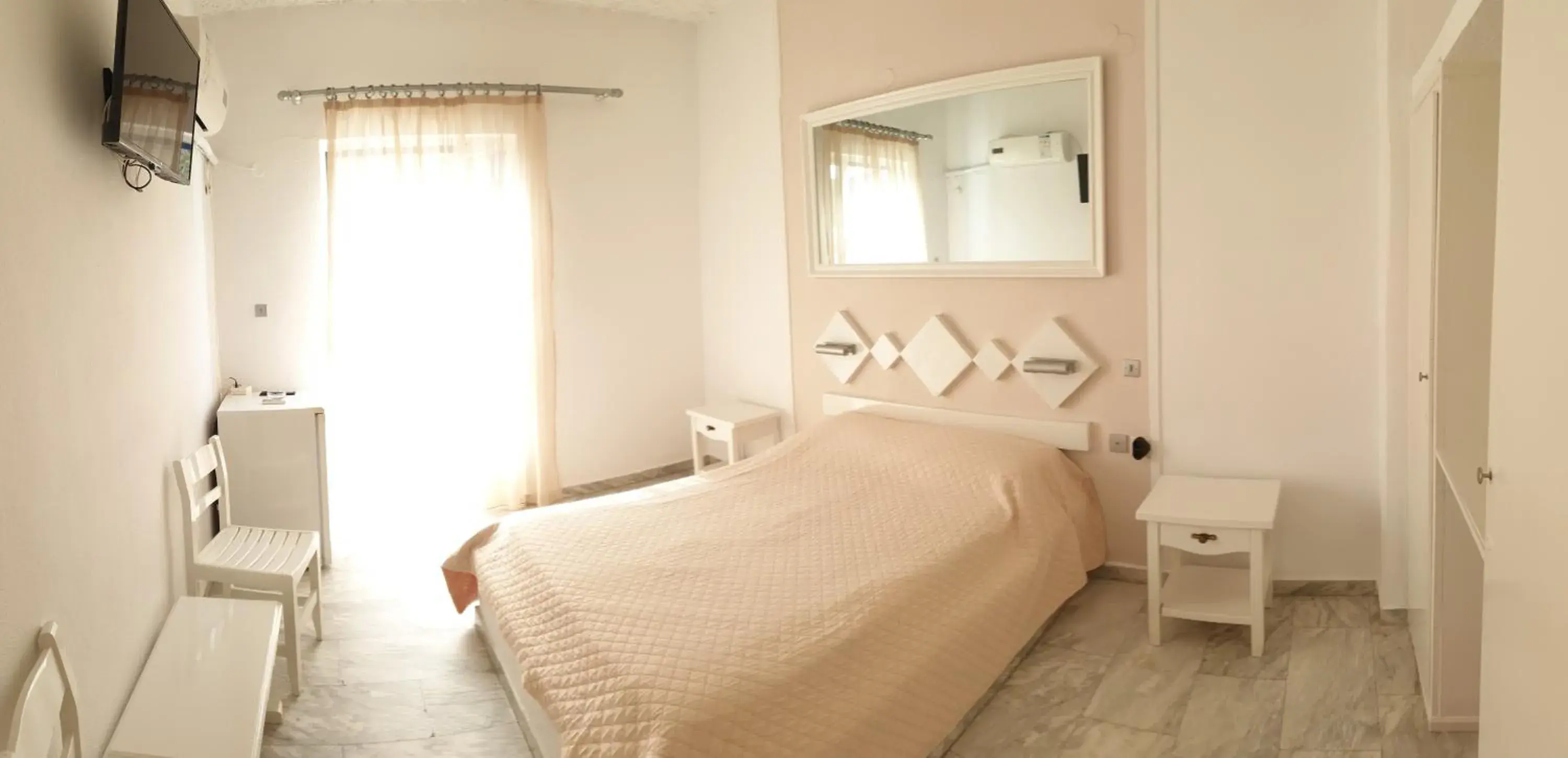 Photo of the whole room, Bed in Porto Castello