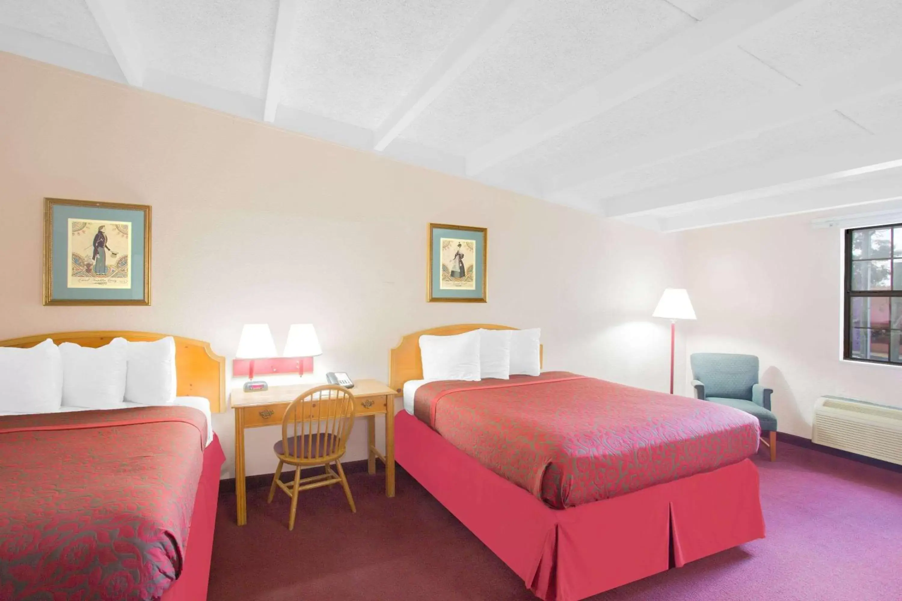 Photo of the whole room, Bed in Days Inn by Wyndham Tallahassee University Center