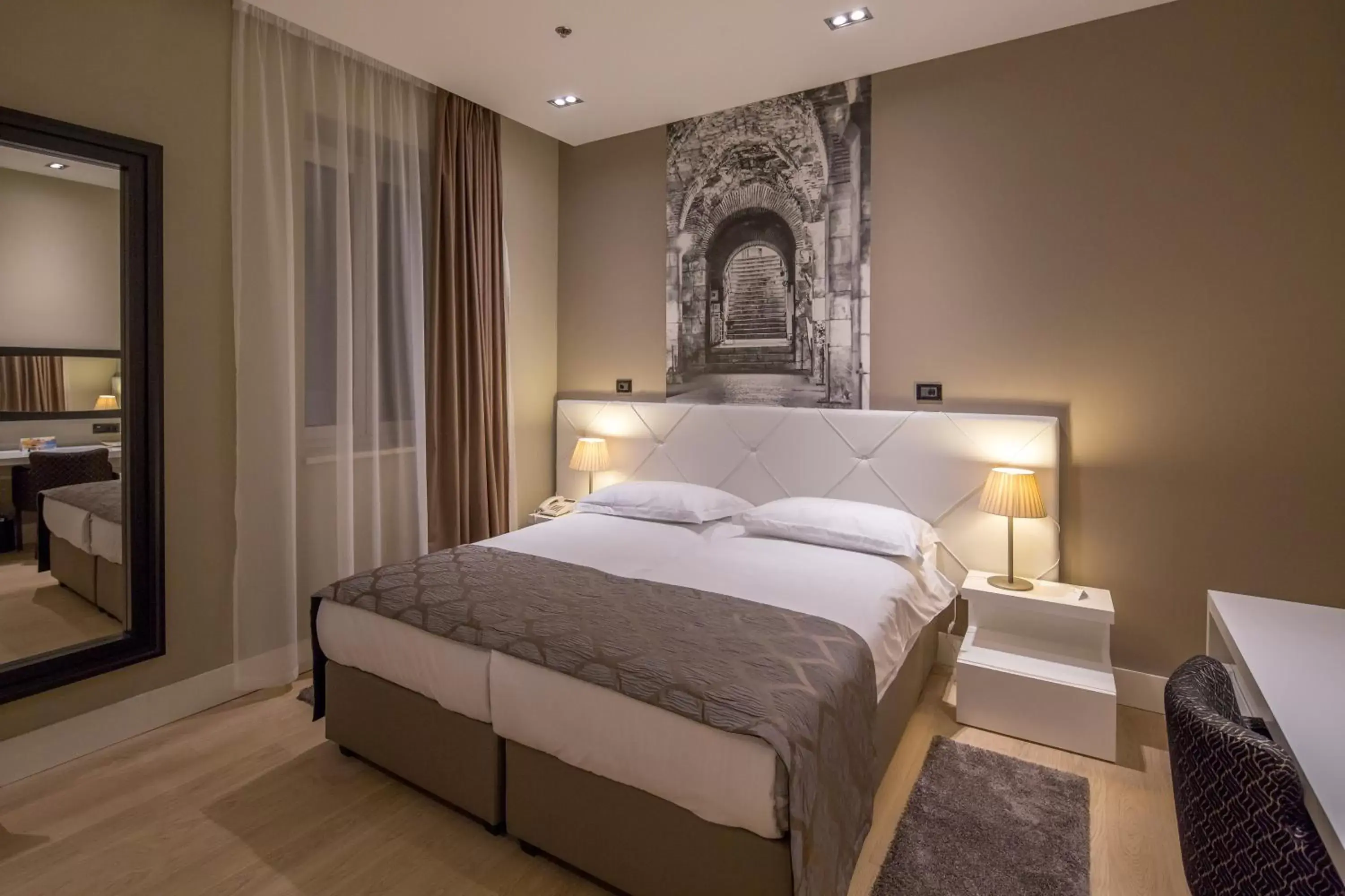 Bedroom, Bed in Cornaro Hotel