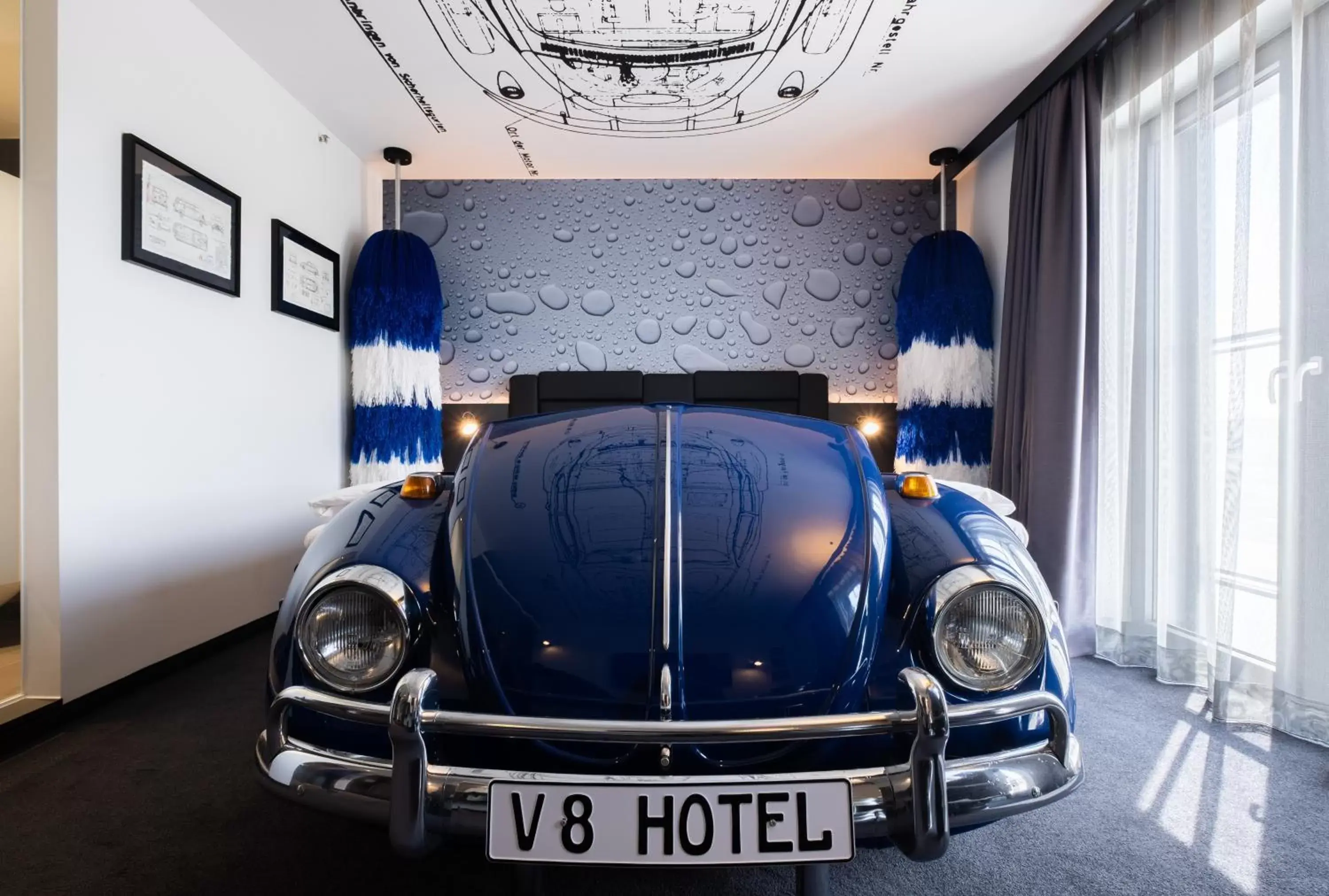 Photo of the whole room in V8 Hotel Köln at MOTORWORLD