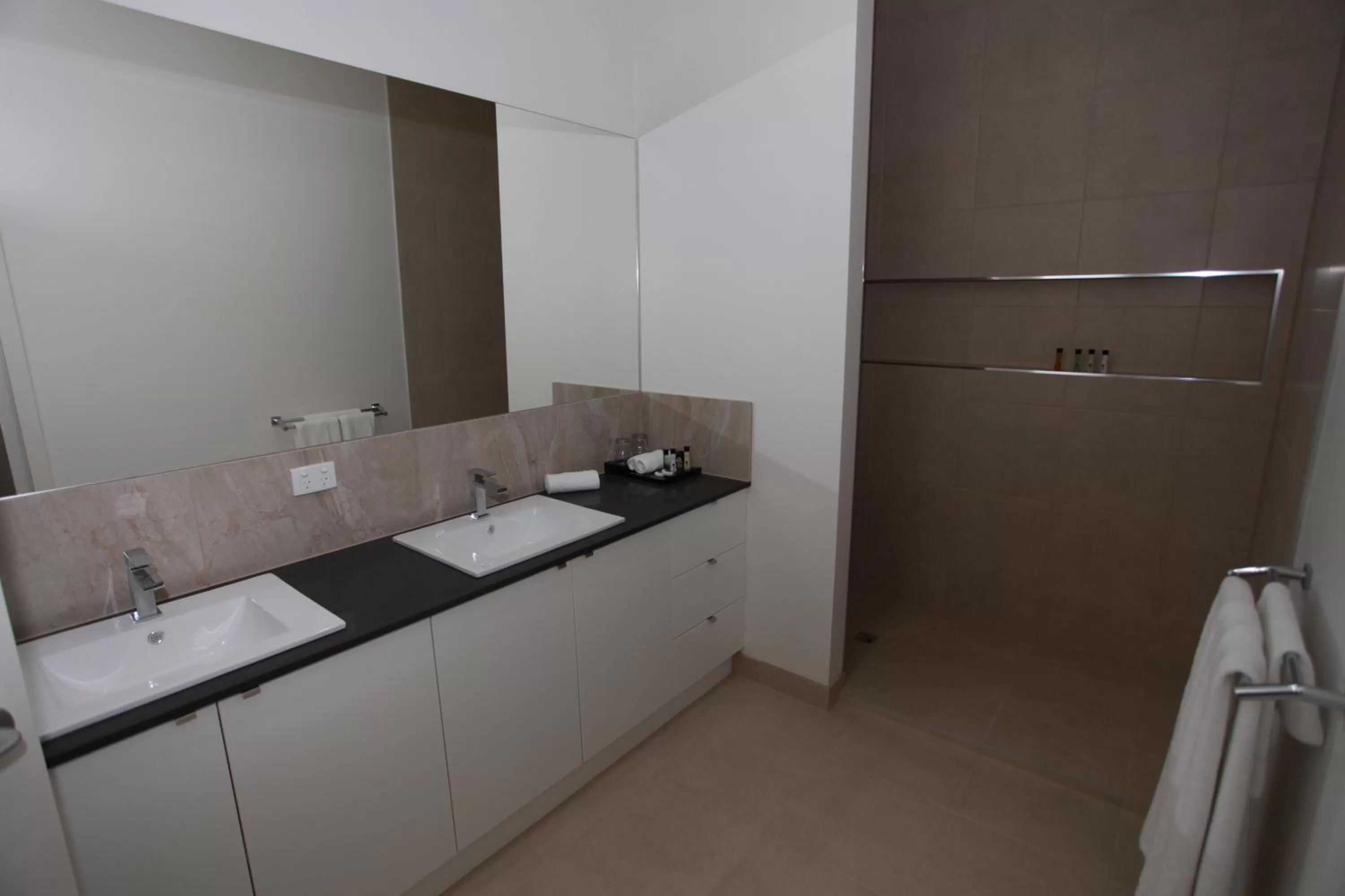 Bathroom in Ballarat Premier Apartments