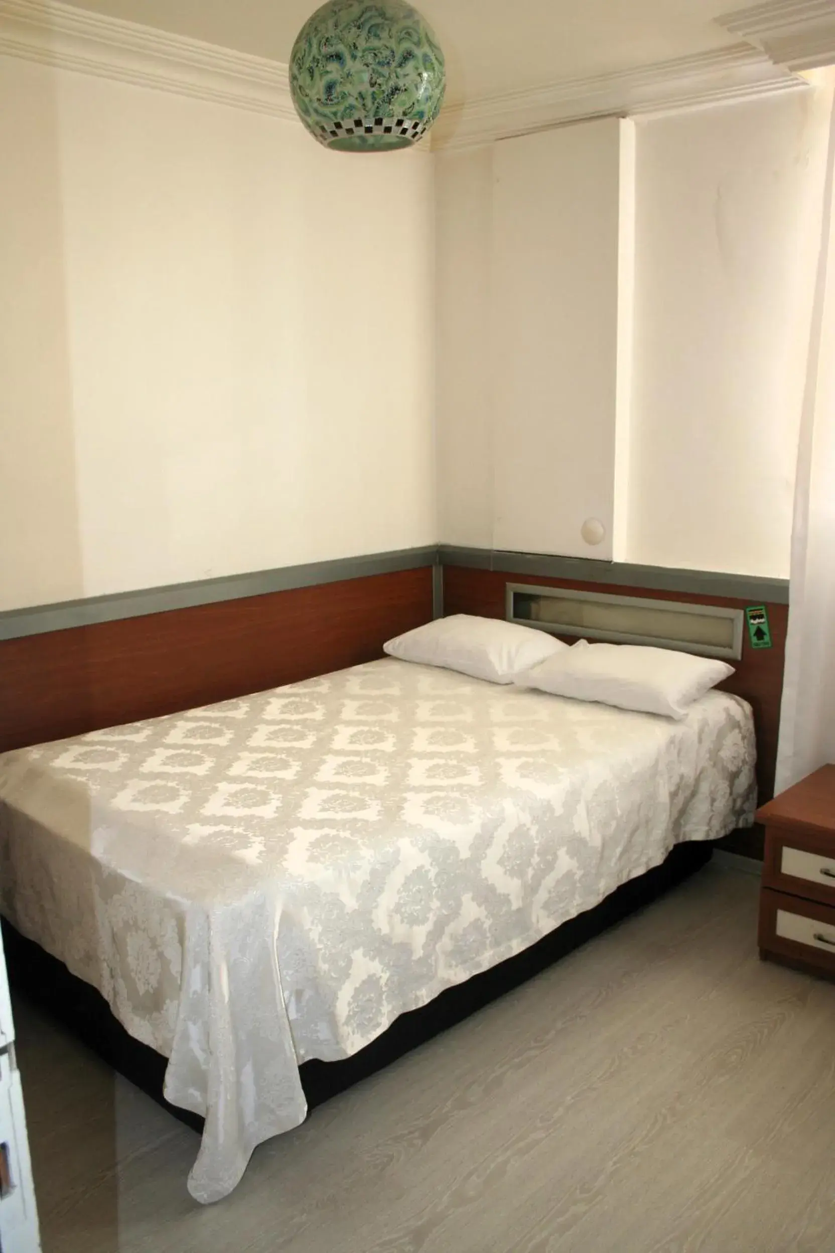 Bed in Yeni Kosk Esra Hotel