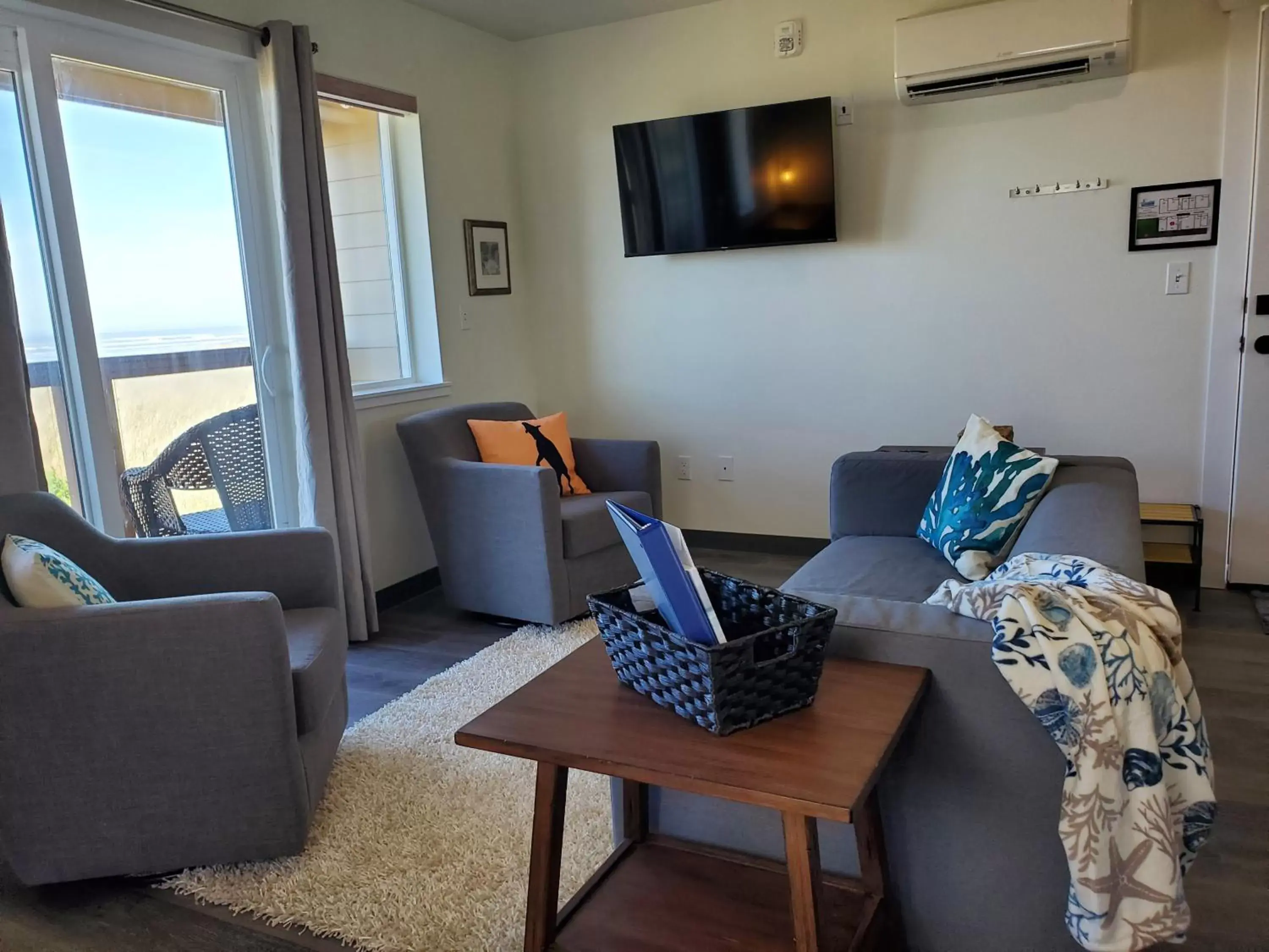 Natural landscape, Seating Area in Moonstone Beach Motel