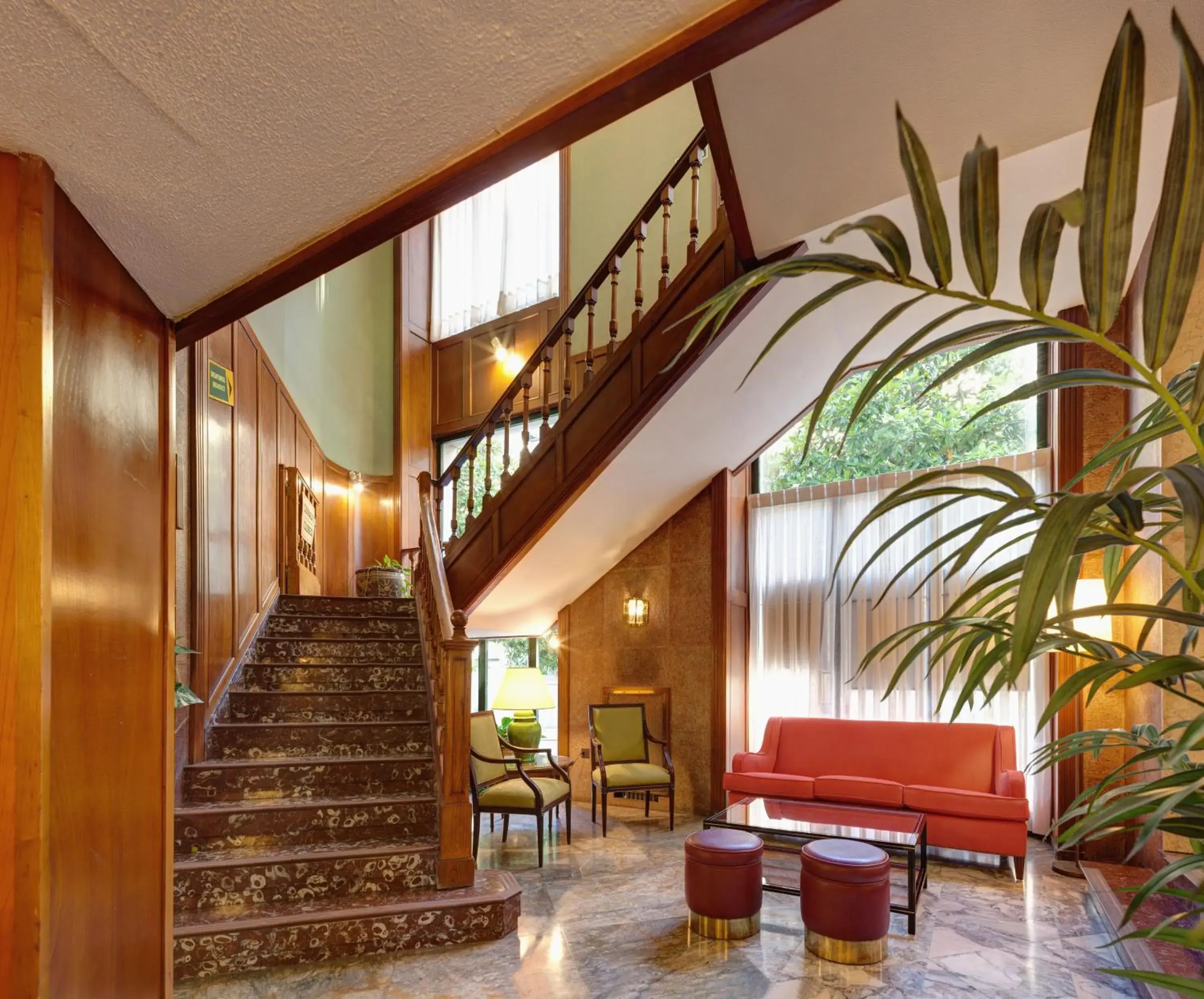 Living room, Lobby/Reception in Hotel Hernán Cortés