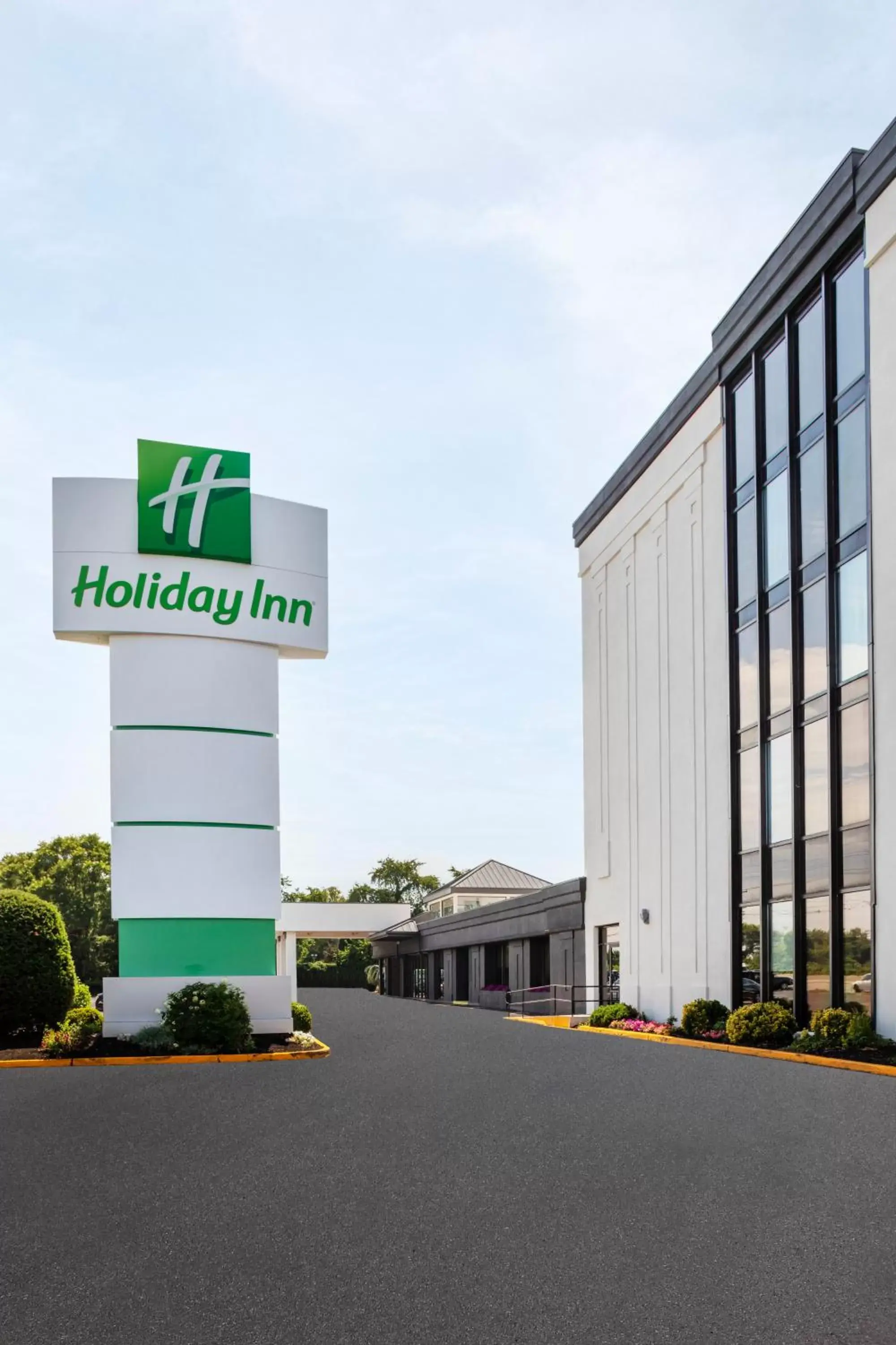 Property Building in Holiday Inn Hasbrouck Heights-Meadowlands, an IHG Hotel