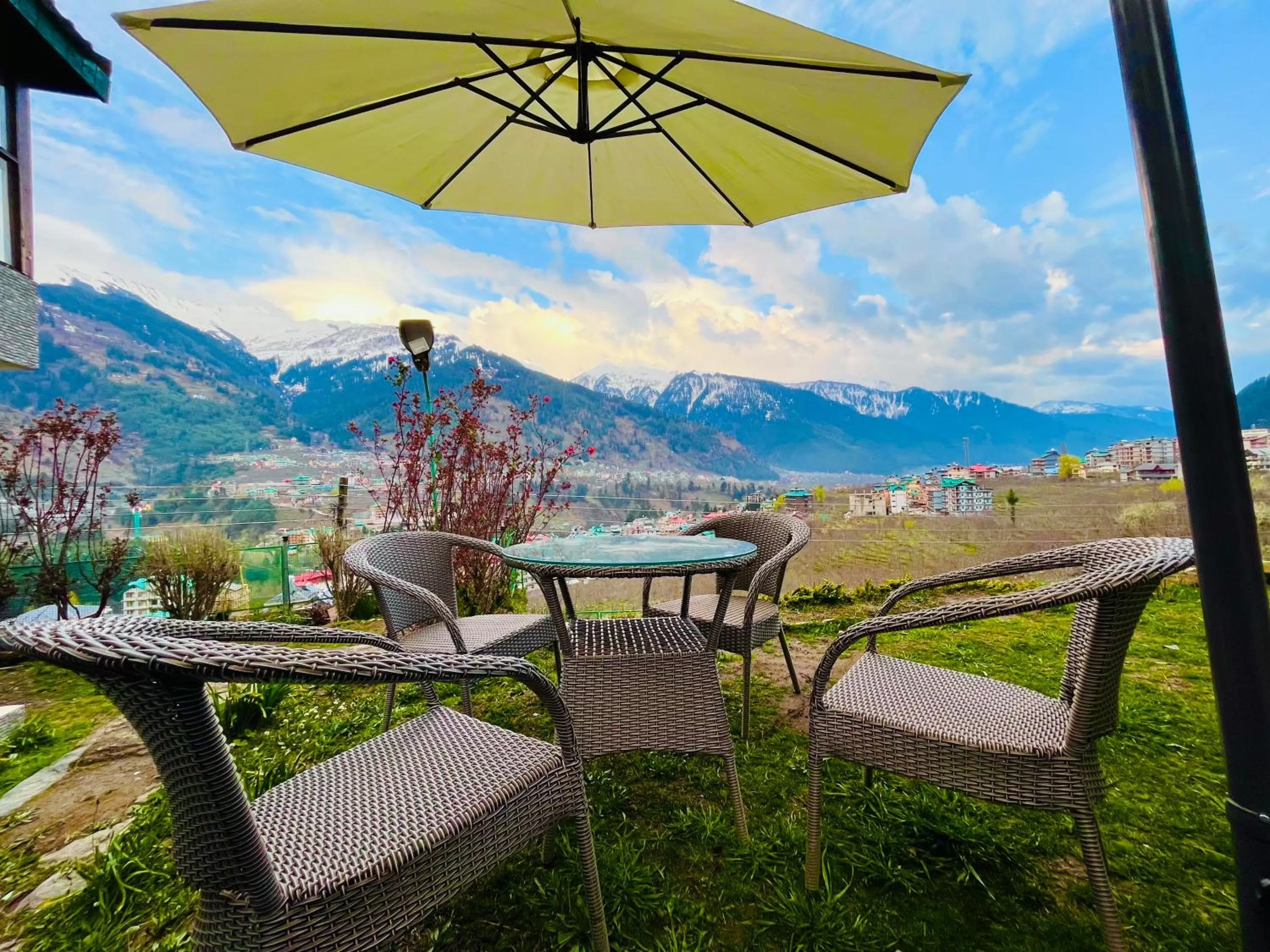 Mountain View in Nomad 2 Bedroom independent Luxury Cottages