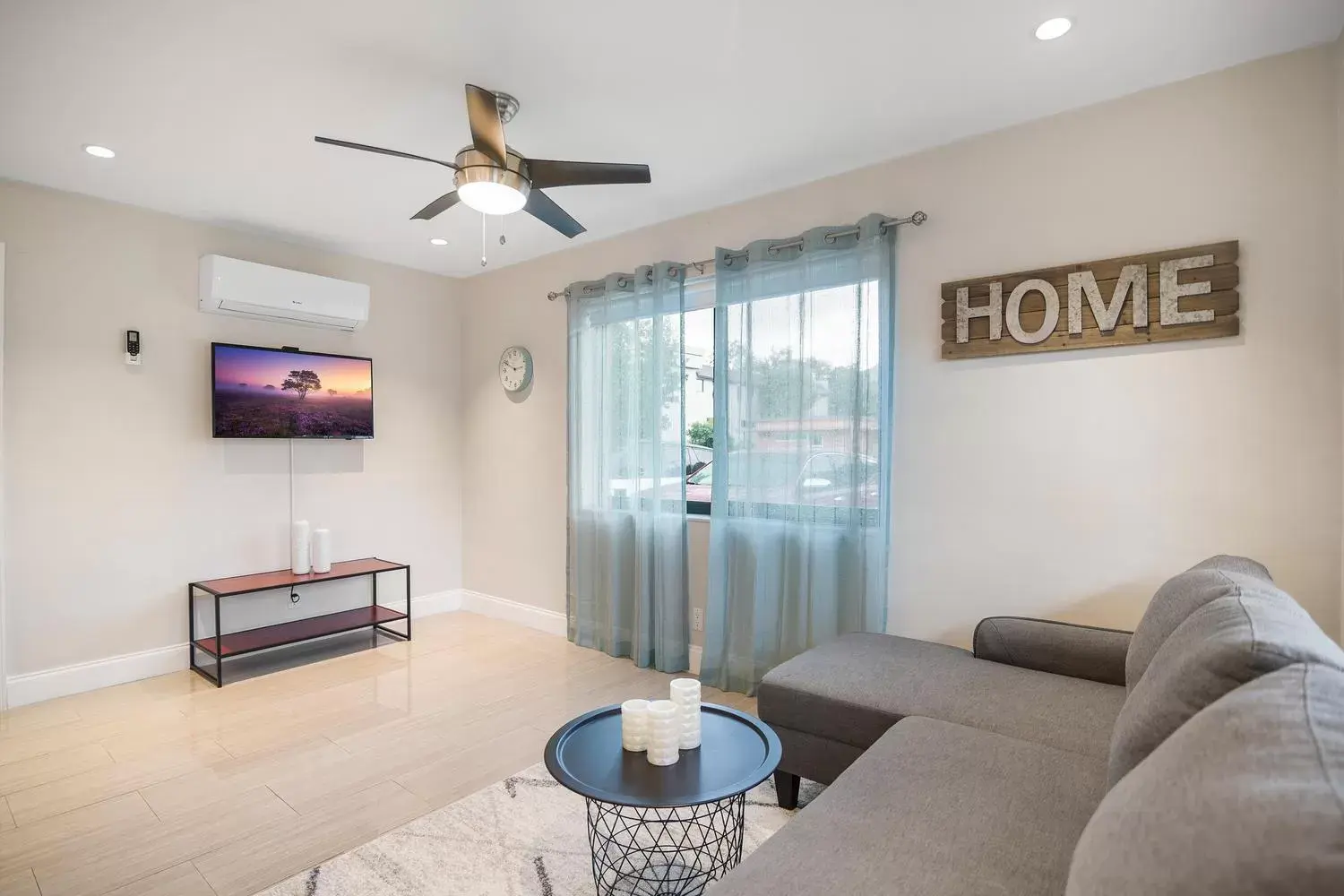 Living room, Seating Area in Alani Bay Condos