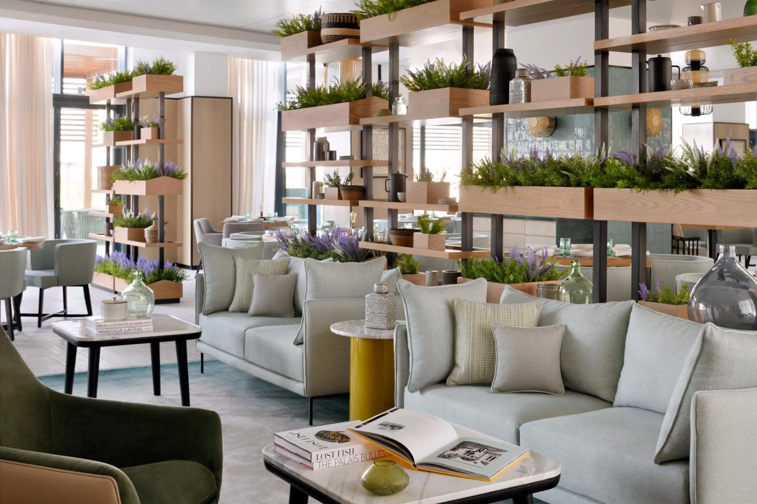 Restaurant/places to eat in Vida Emirates Hills