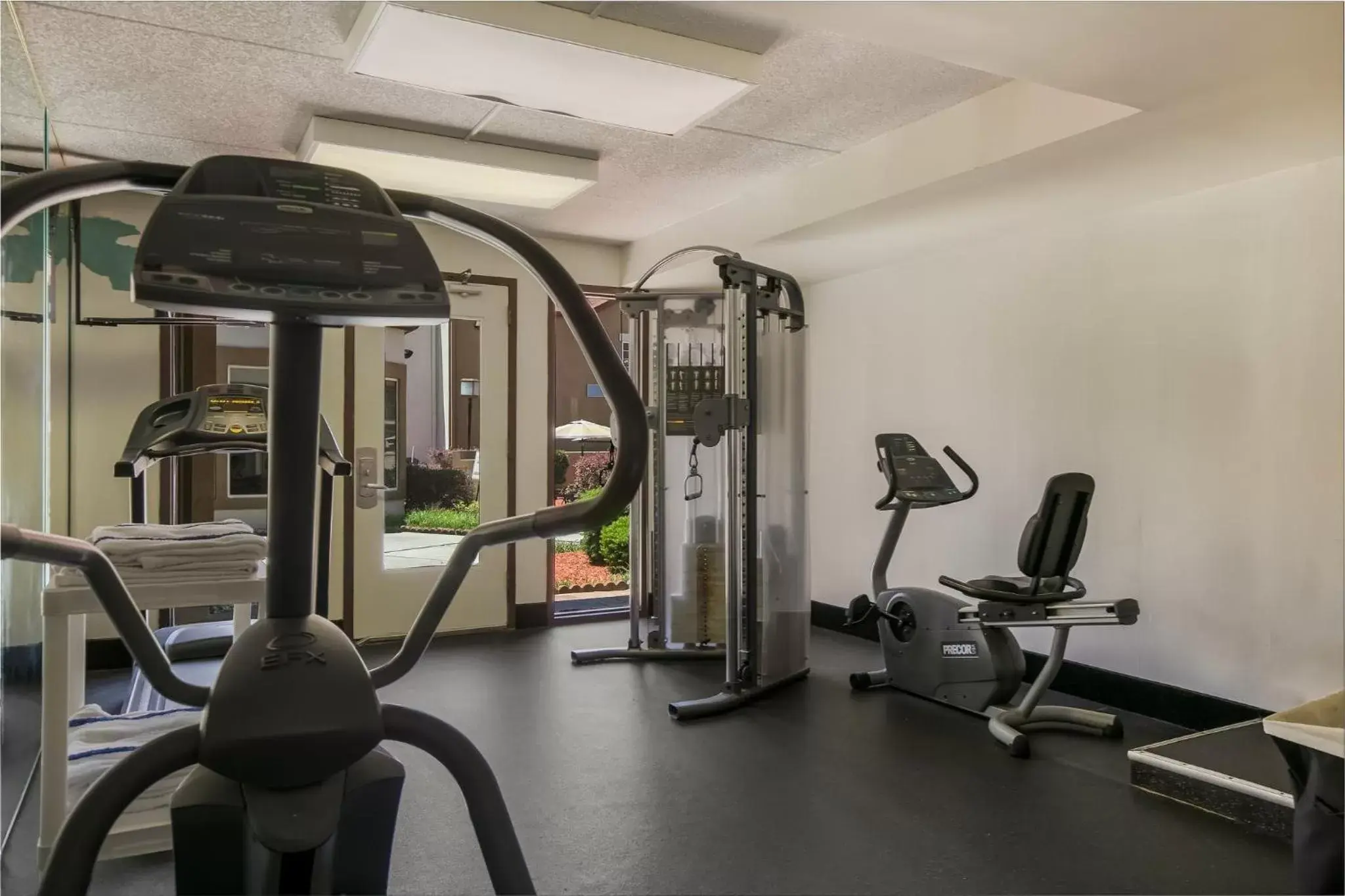 Fitness centre/facilities, Fitness Center/Facilities in Red Roof Inn PLUS+ & Suites Knoxville West - Cedar Bluff