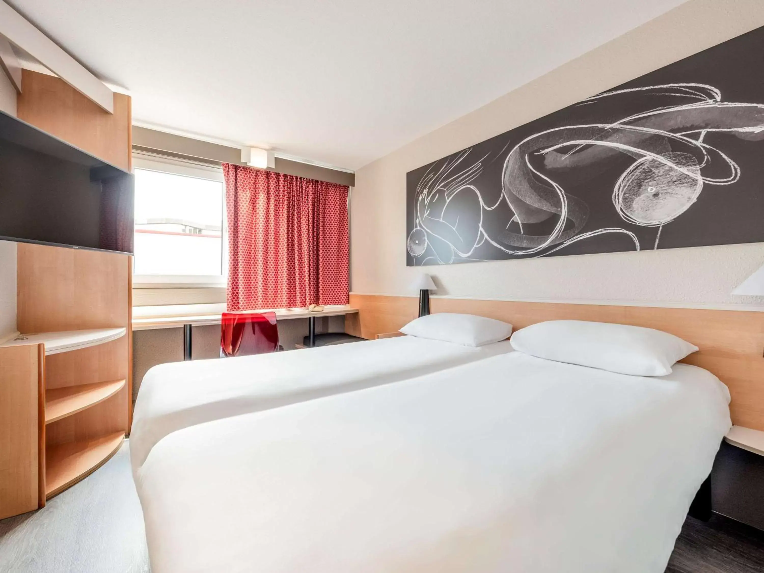 Photo of the whole room, Bed in ibis Lille Roubaix Centre Grand-Place