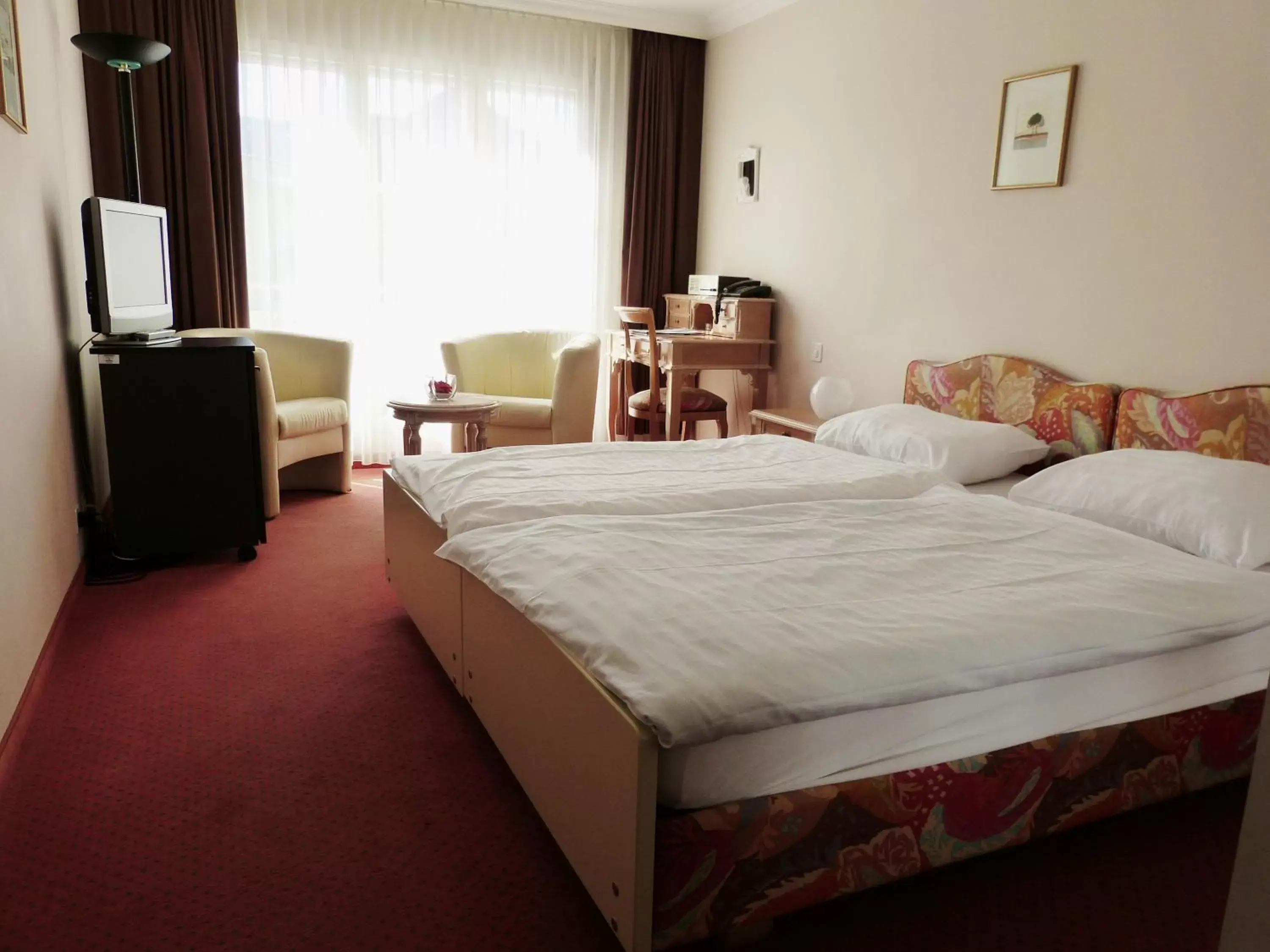 Photo of the whole room, Bed in Hotel Rigi Vitznau