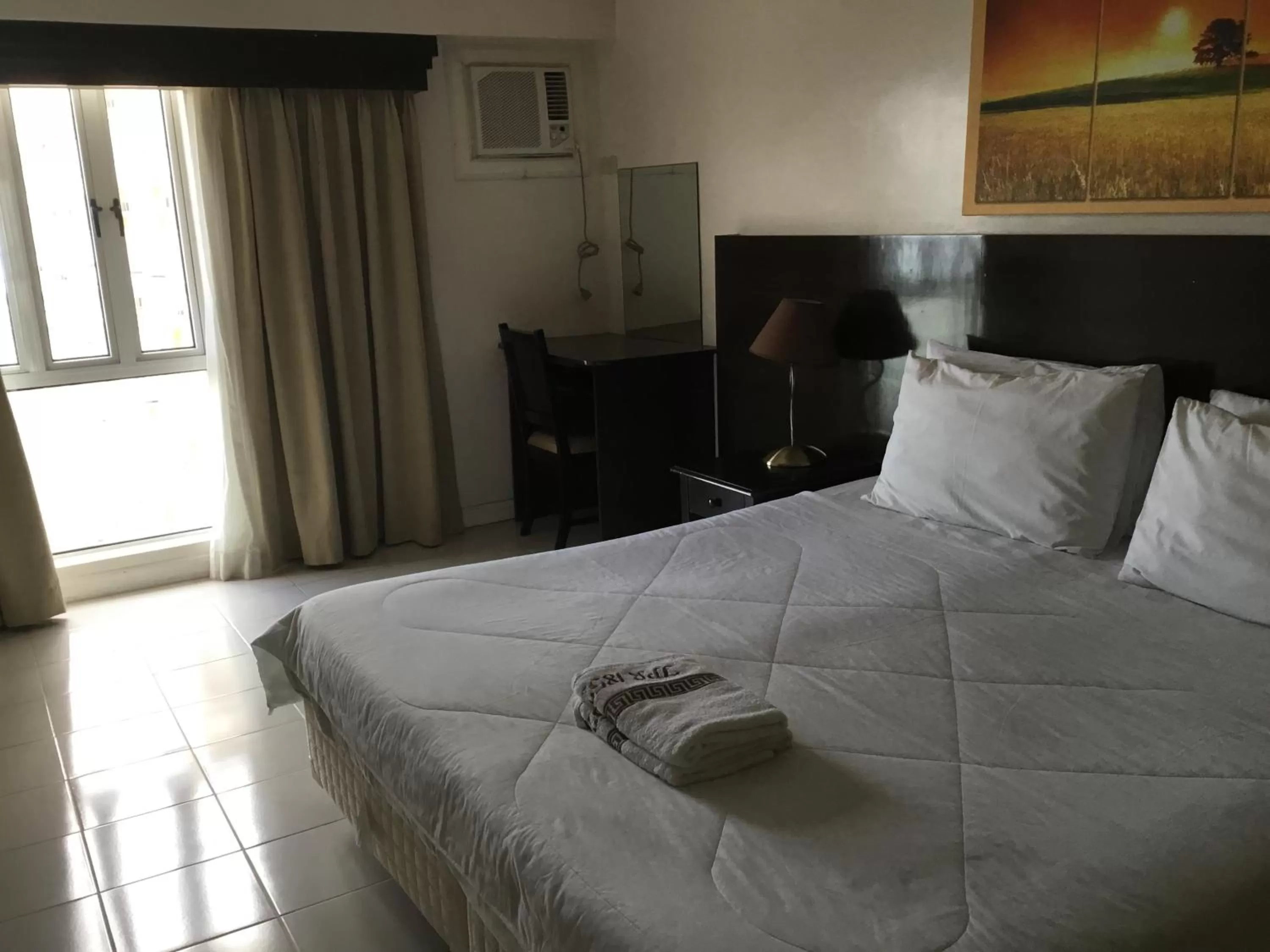 Bed in Condo with Free Swimming Pool & Viewing Deck
