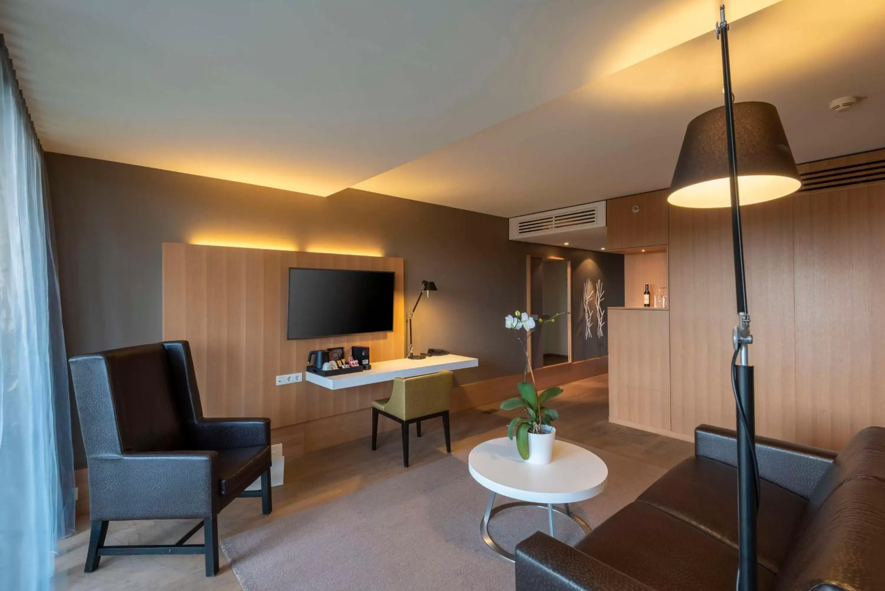 Living room, Seating Area in Doubletree by Hilton Vienna Schonbrunn