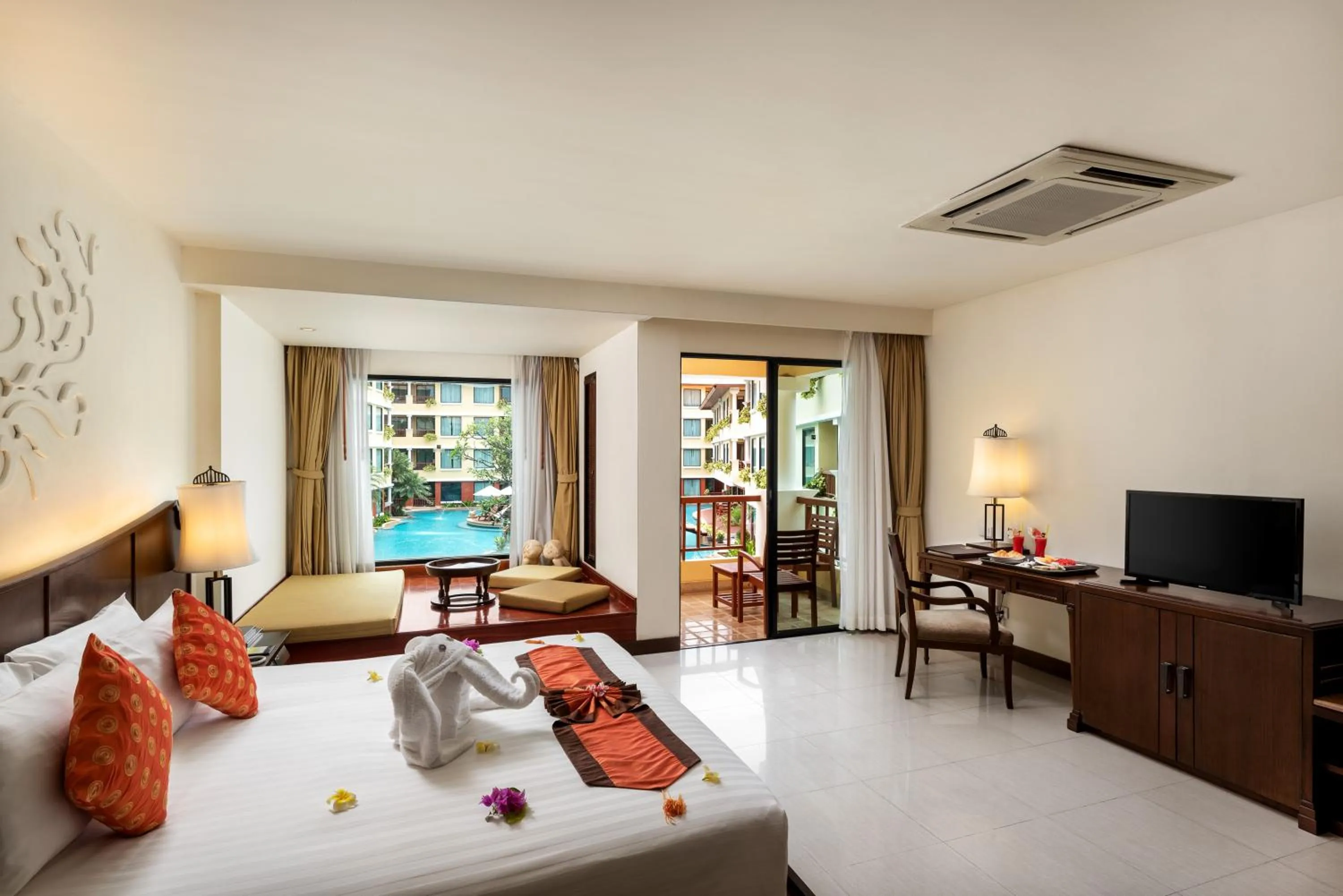 Bedroom, Bed in Patong Paragon Resort & Spa SHA Extra Plus