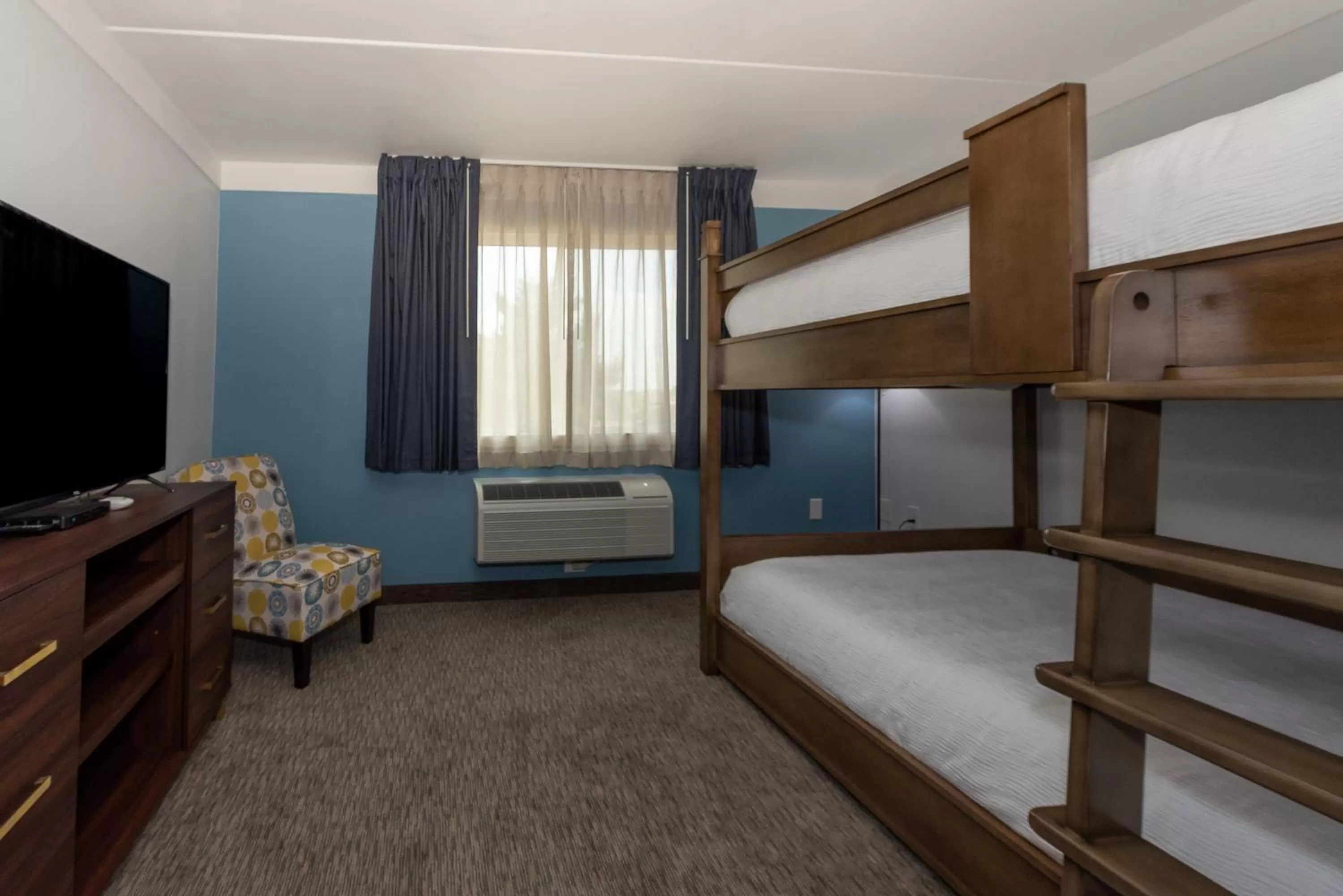 bunk bed, Bed in Hotel Pommier Indianola