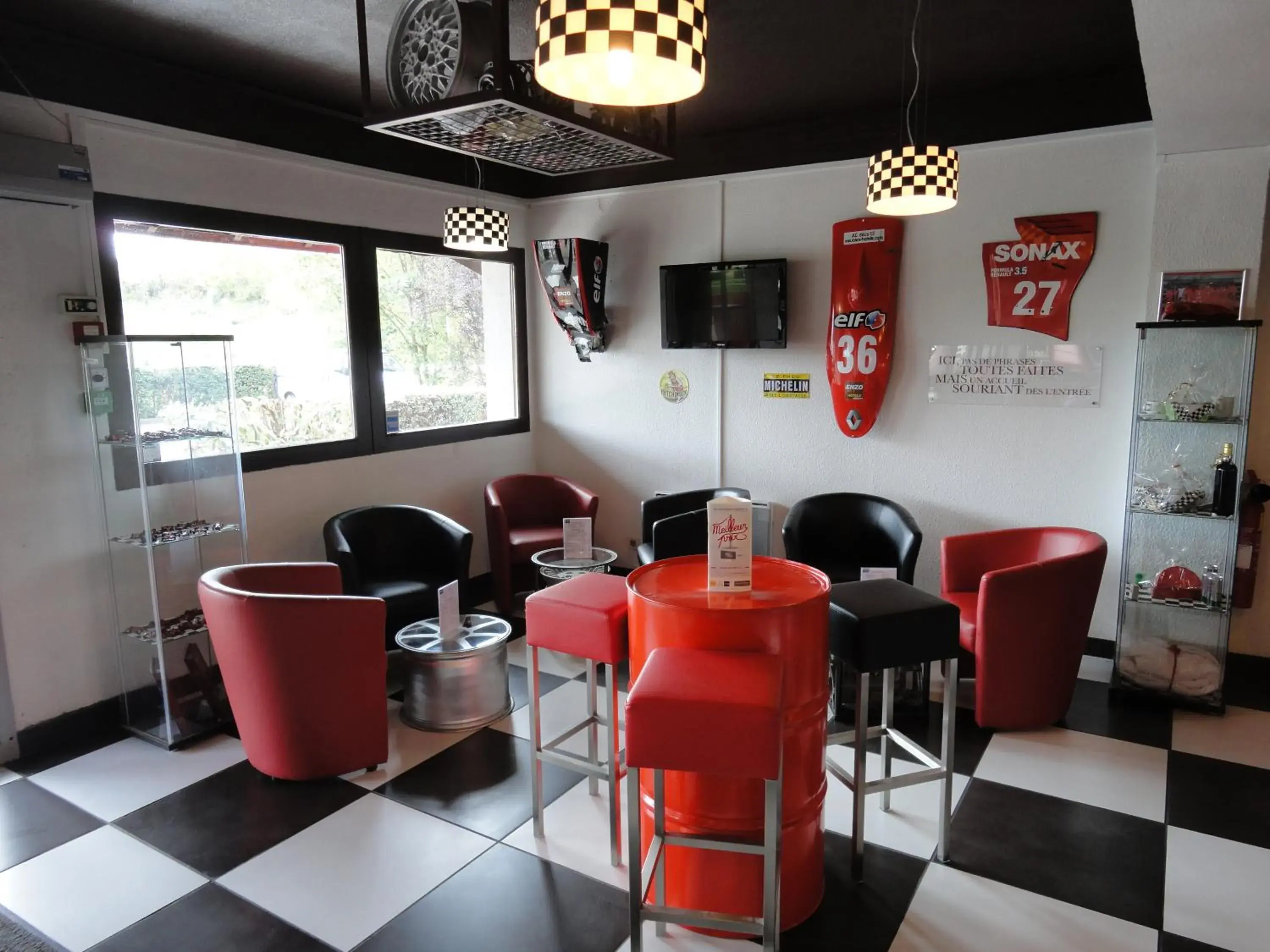 Lounge or bar, Lounge/Bar in Kyriad Design Enzo De Vierzon