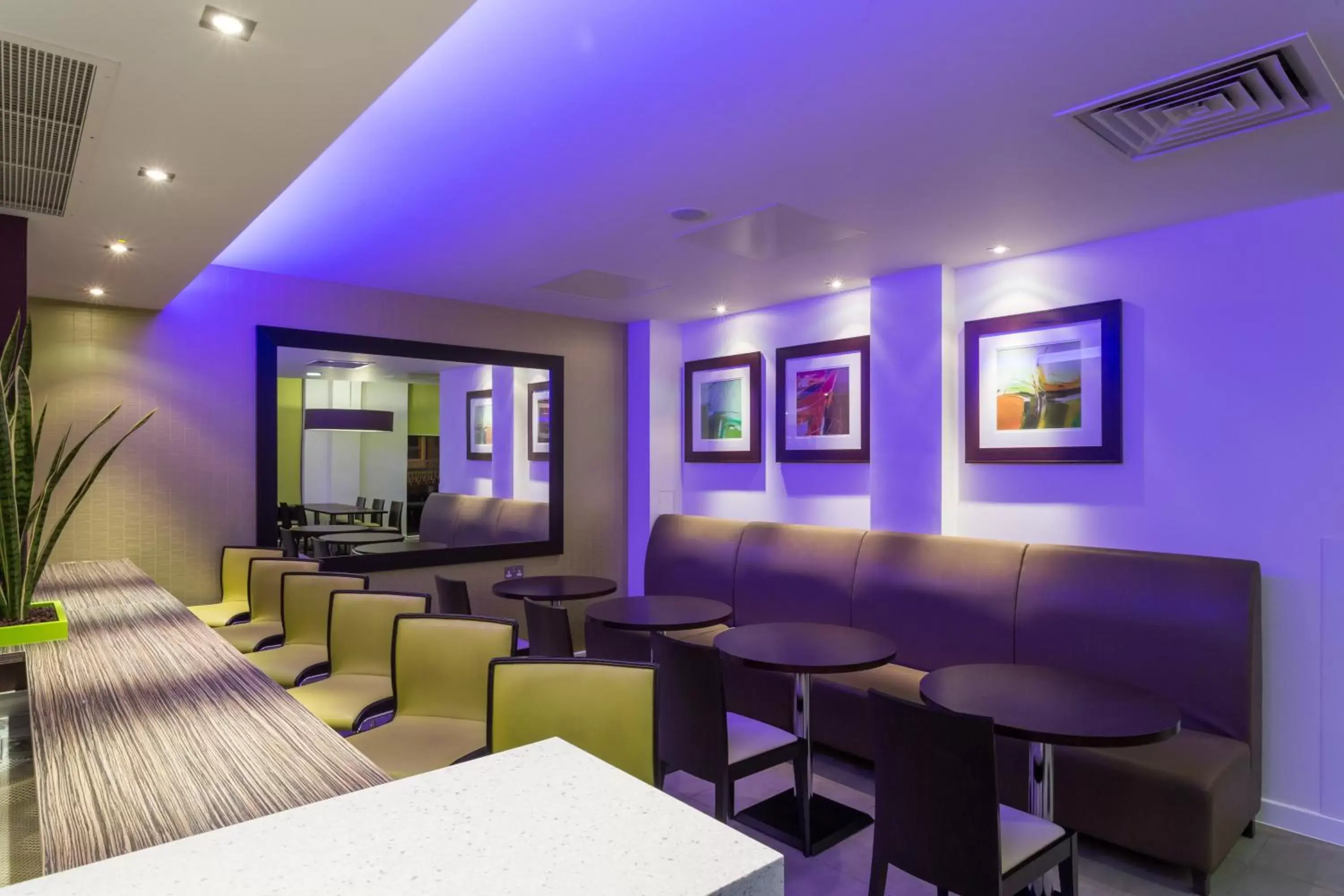 Lounge or bar, Lounge/Bar in Holiday Inn Express Harlow, an IHG Hotel