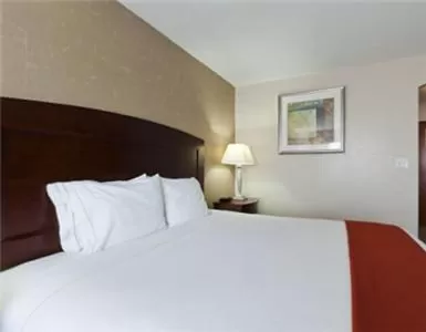 Bed in Holiday Inn Express & Suites College Station by IHG