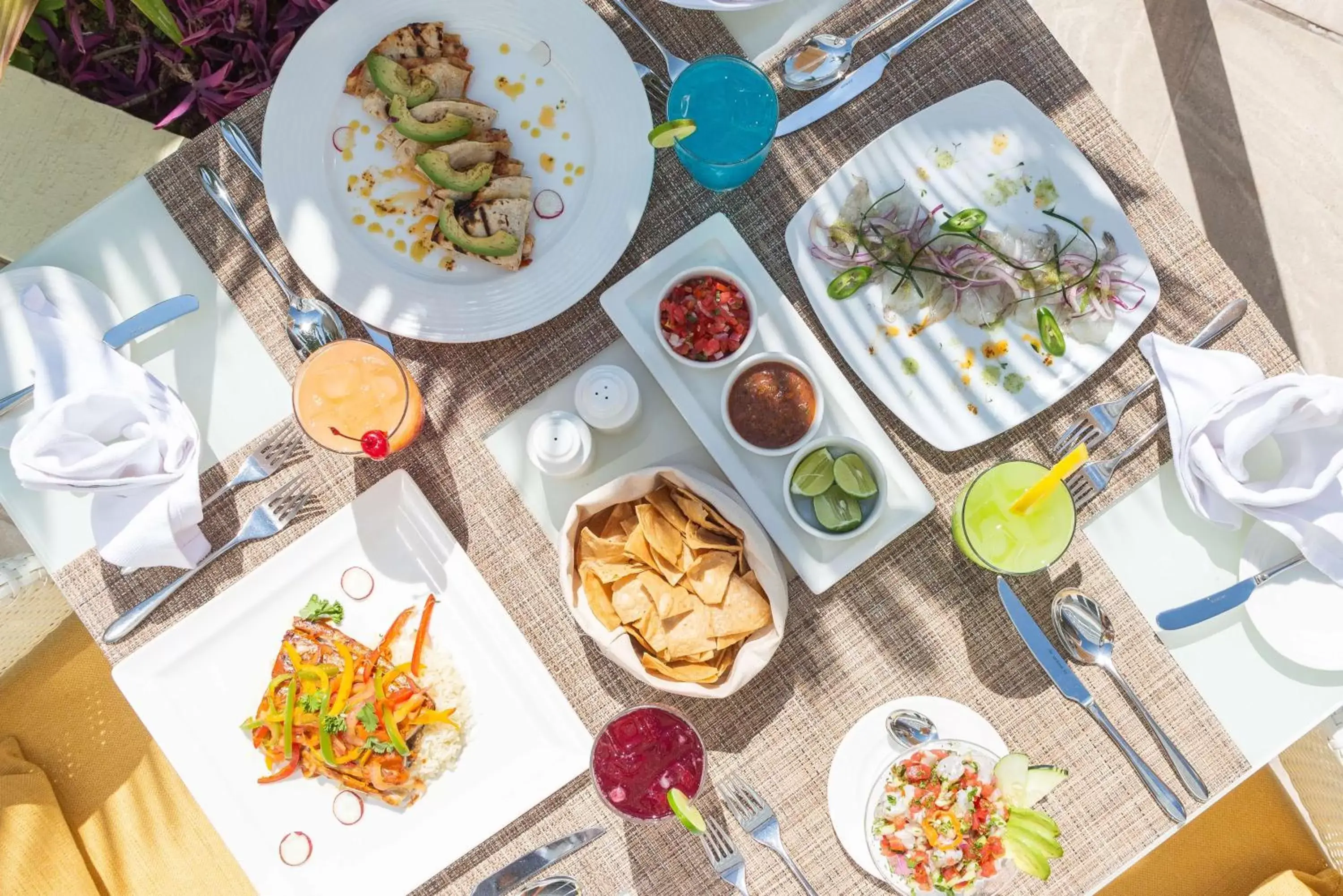 Restaurant/places to eat in DoubleTree by Hilton Mazatlan, SIN