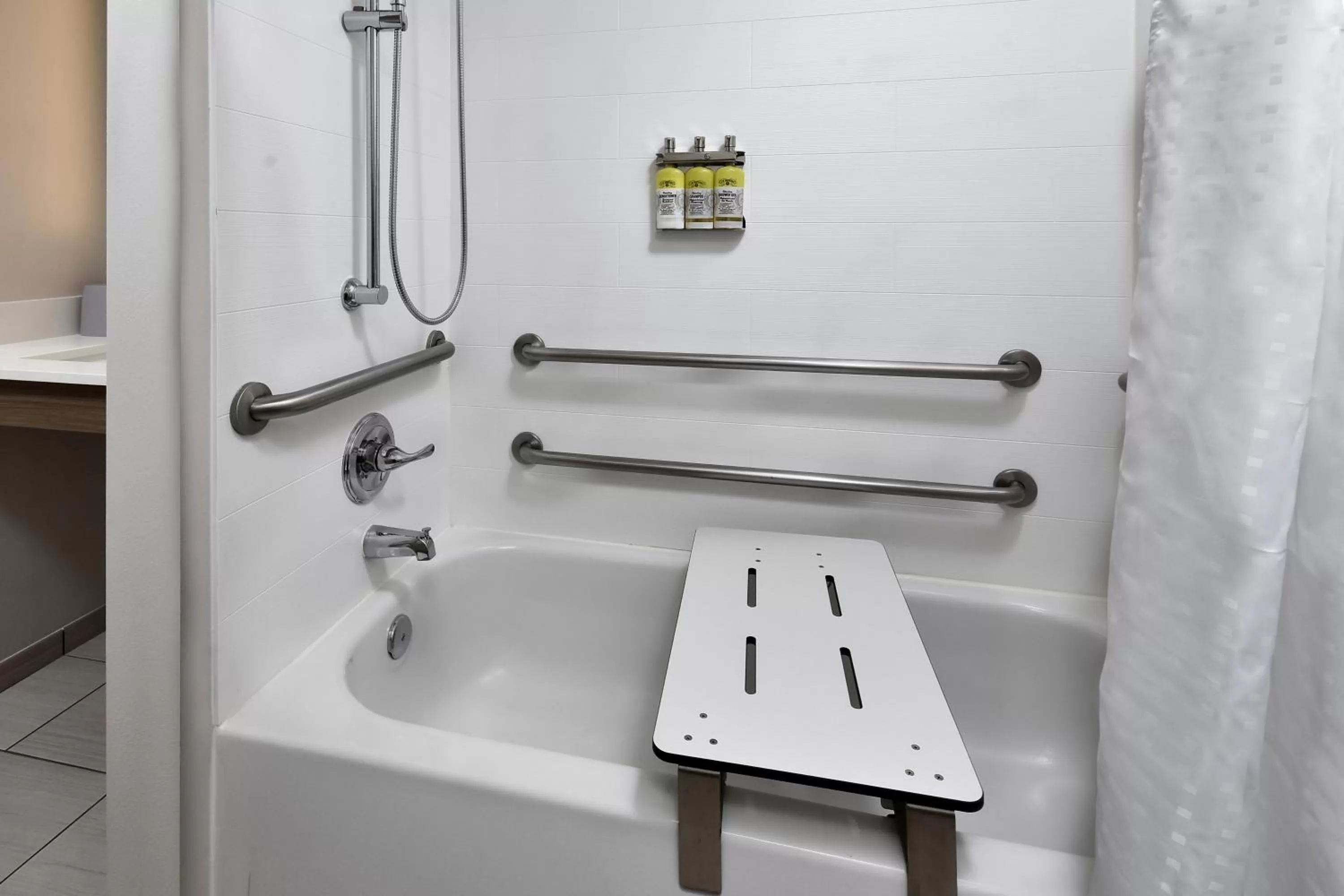 King Room with Bath Tub - Non-Smoking in Holiday Inn Express Richmond I-64 Short Pump Area, an IHG Hotel