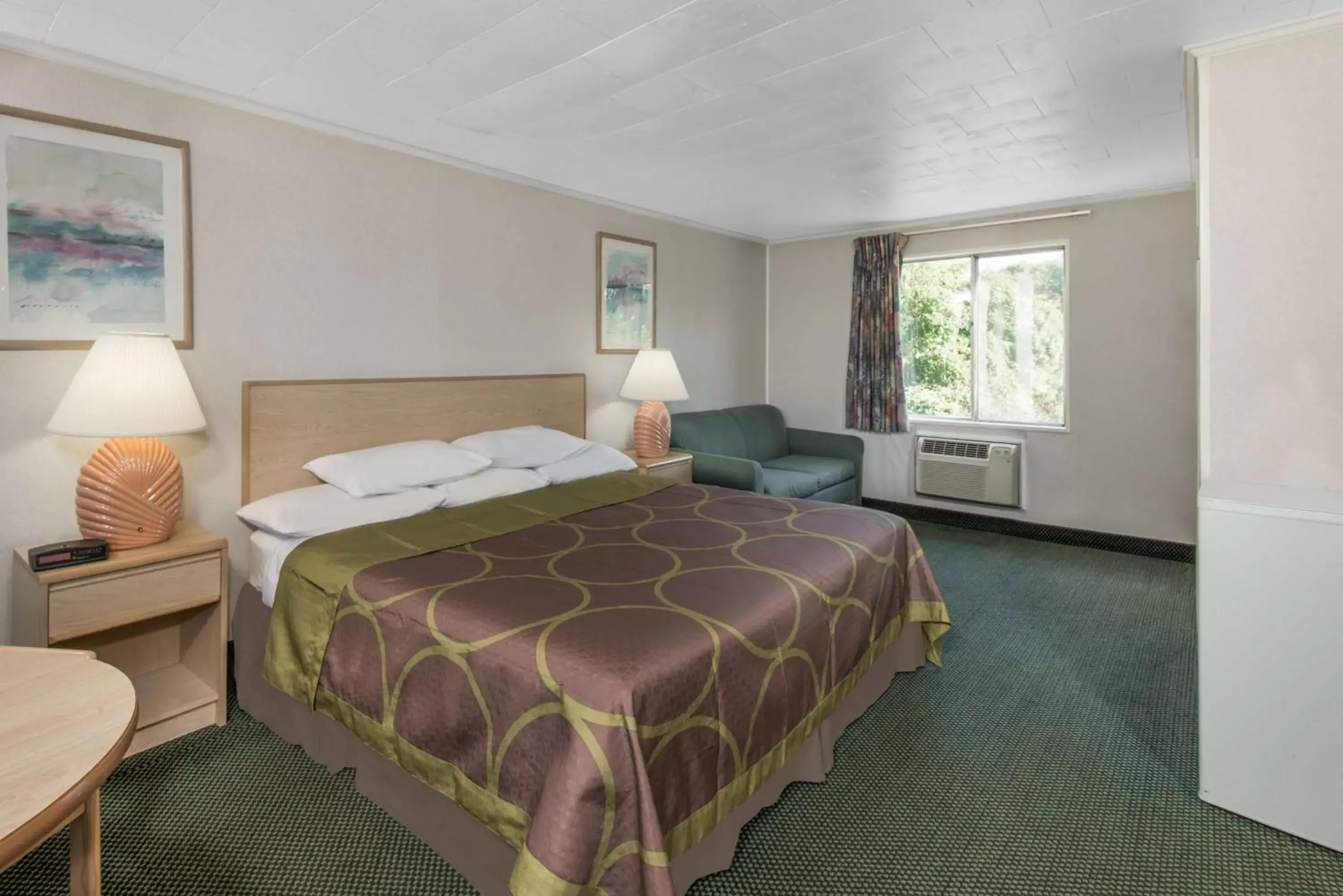 King Room - Non-Smoking in Super 8 by Wyndham W Yarmouth Hyannis/Cape Cod