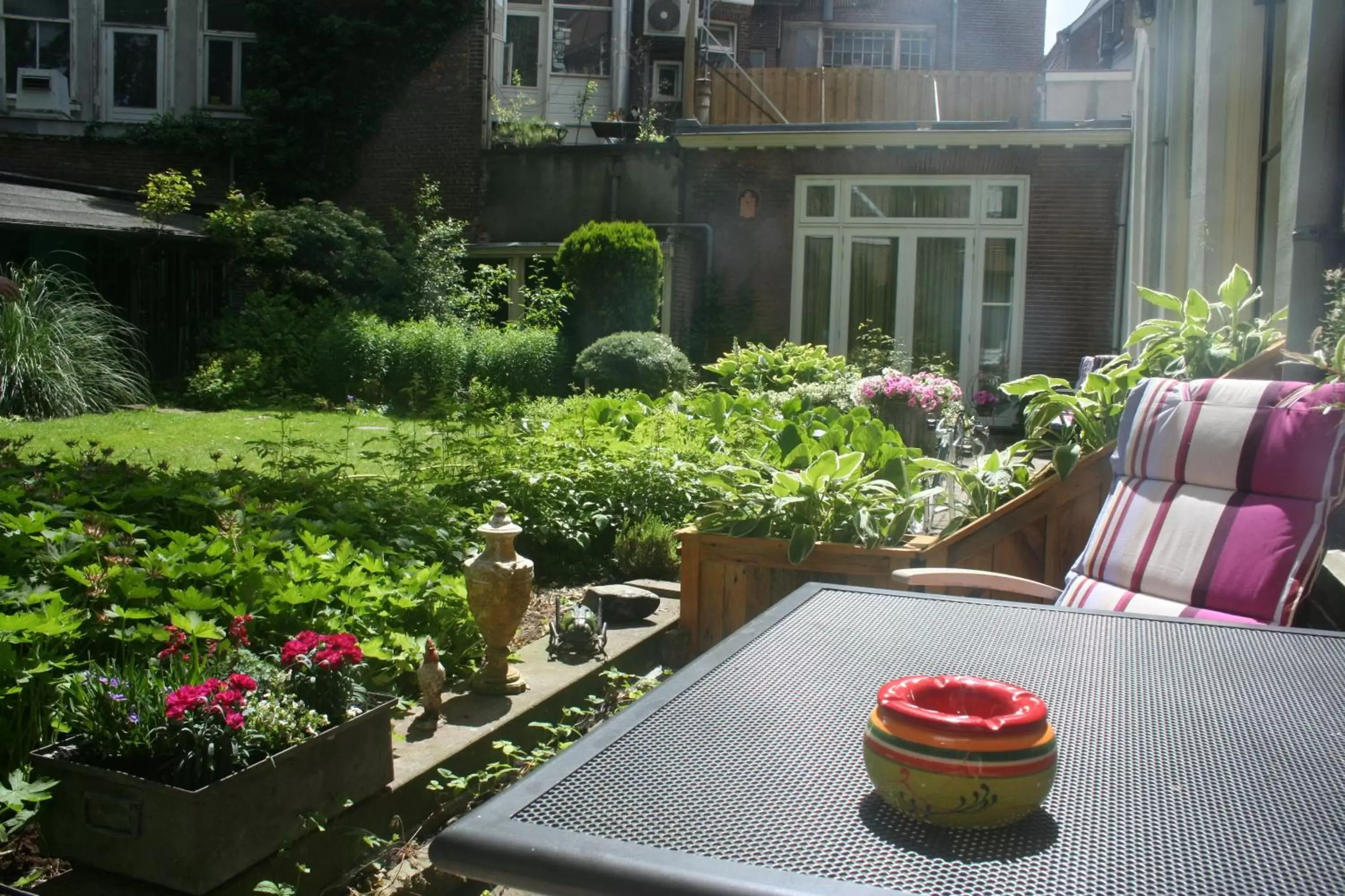 Garden view in B&B Het Hart van Haarlem