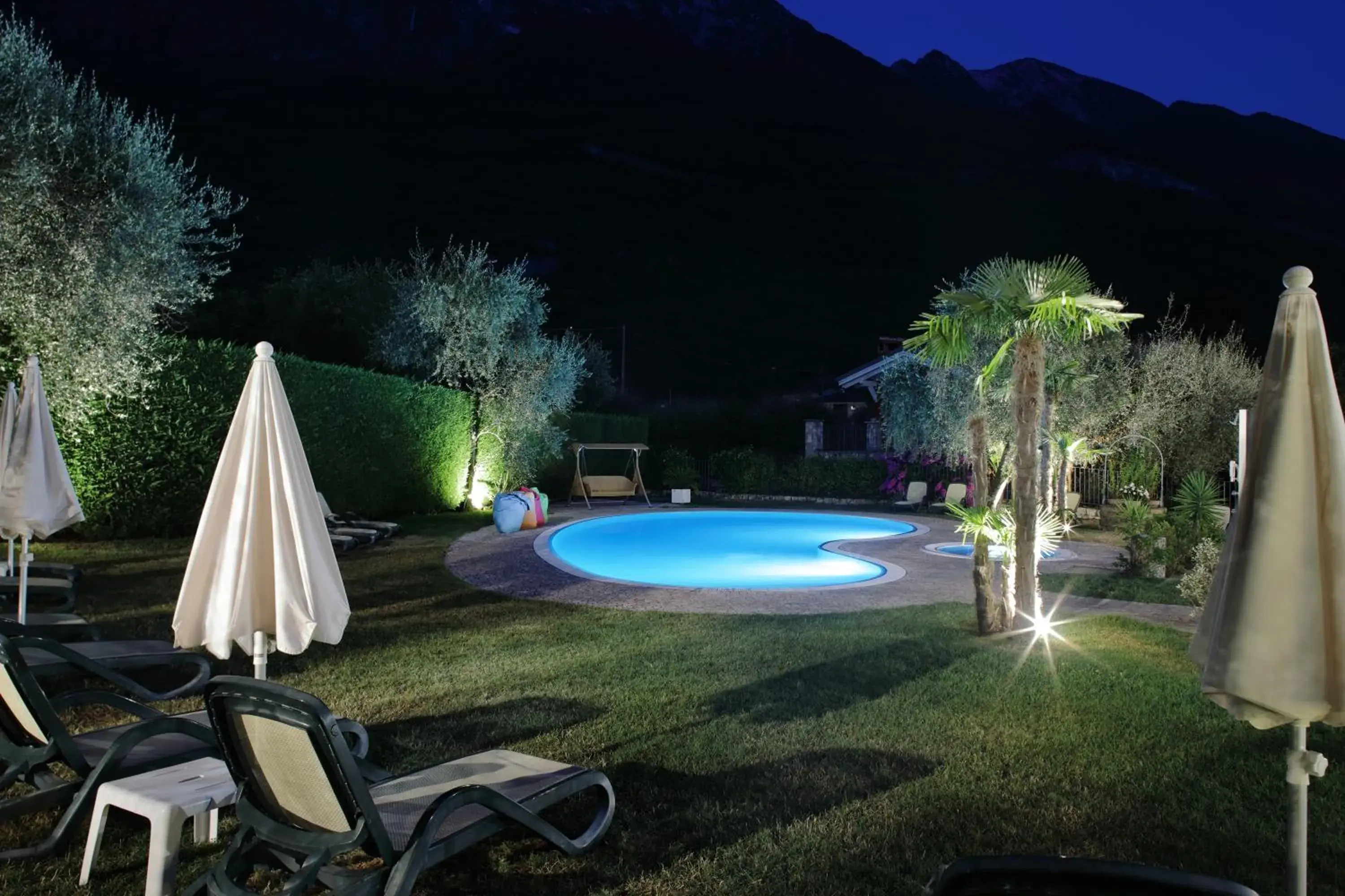 Night, Swimming Pool in Hotel Benacus Malcesine