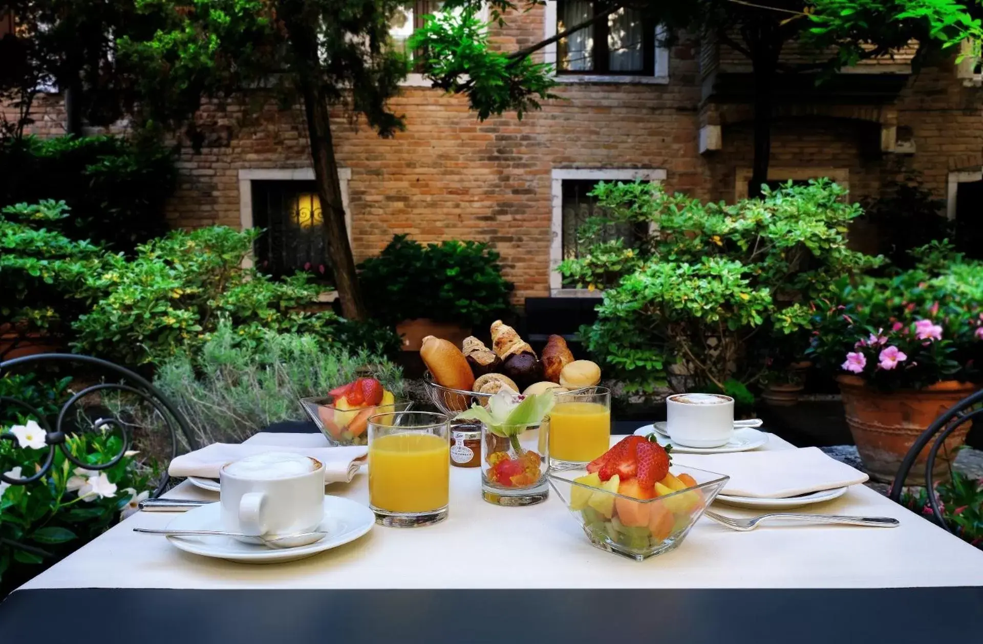 Garden, Breakfast in Sina Palazzo Sant'Angelo