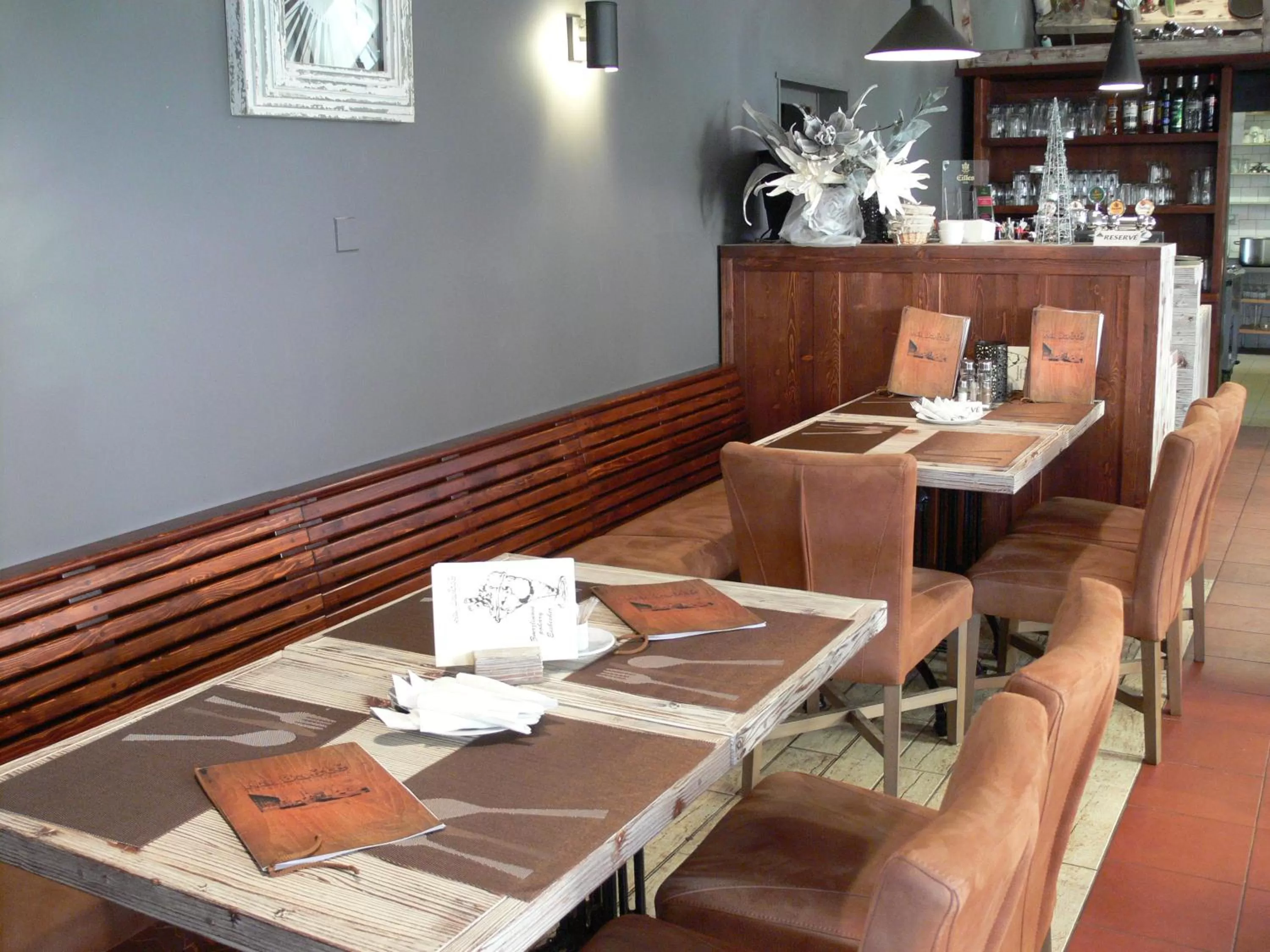 Restaurant/places to eat in Hotel Na Baste