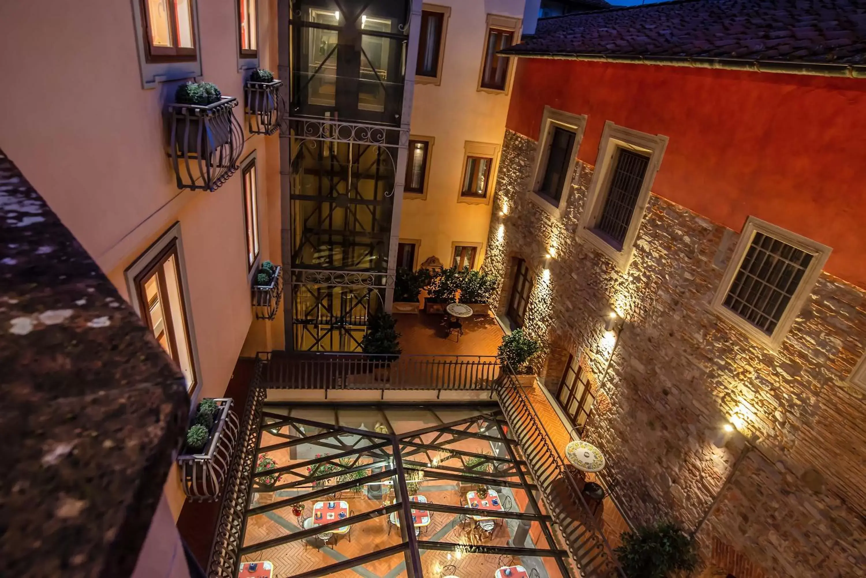 Inner courtyard view in Hotel Alba Palace