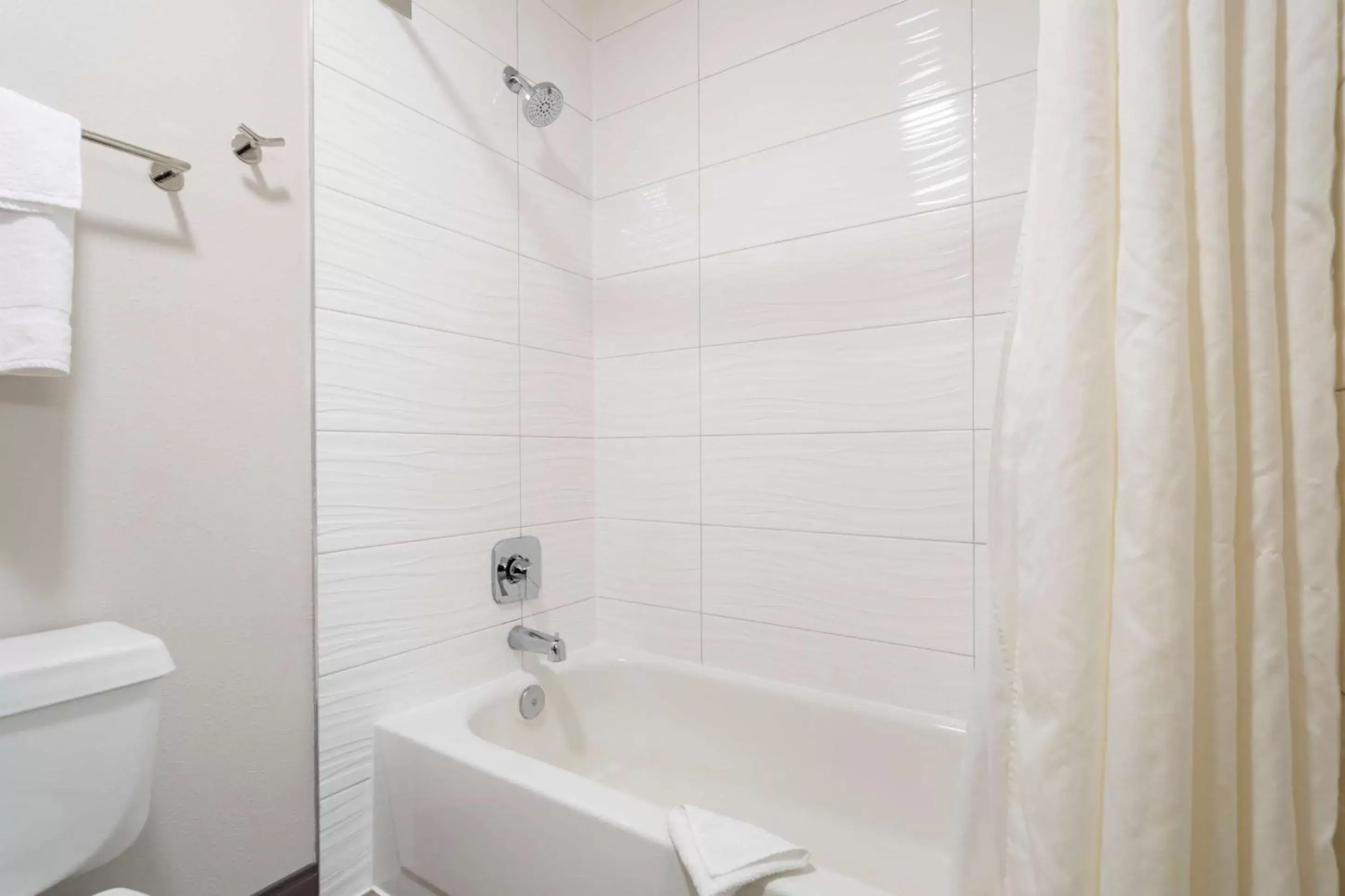 Bathroom in Best Western Lake Oswego Hotel & Suites