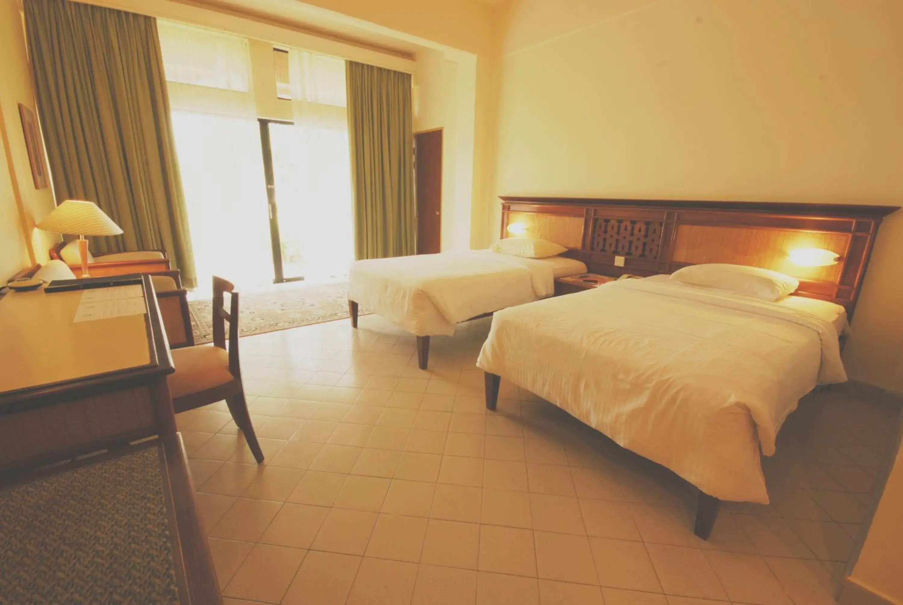 Bed in Primula Beach Hotel