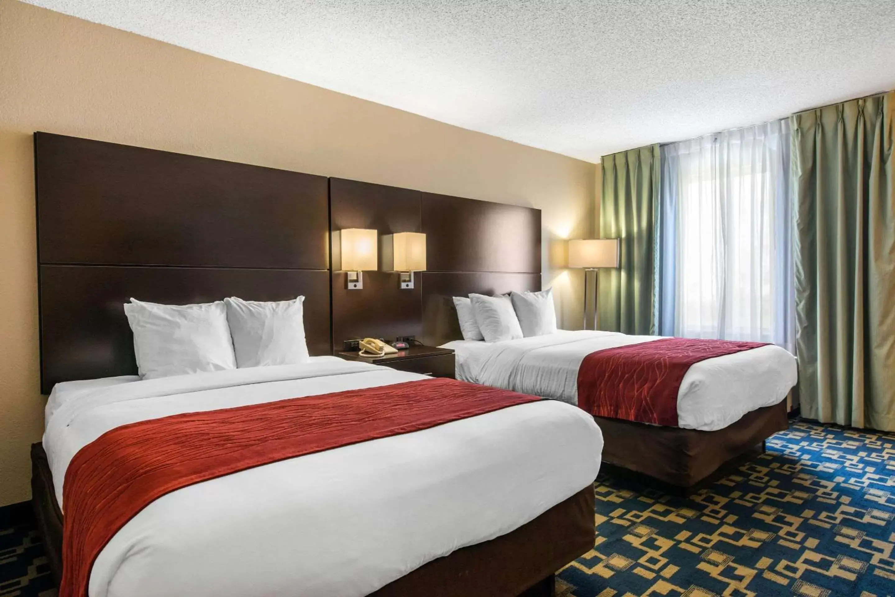 Photo of the whole room, Bed in Comfort Inn & Suites Near Universal Orlando Resort-Convention Ctr