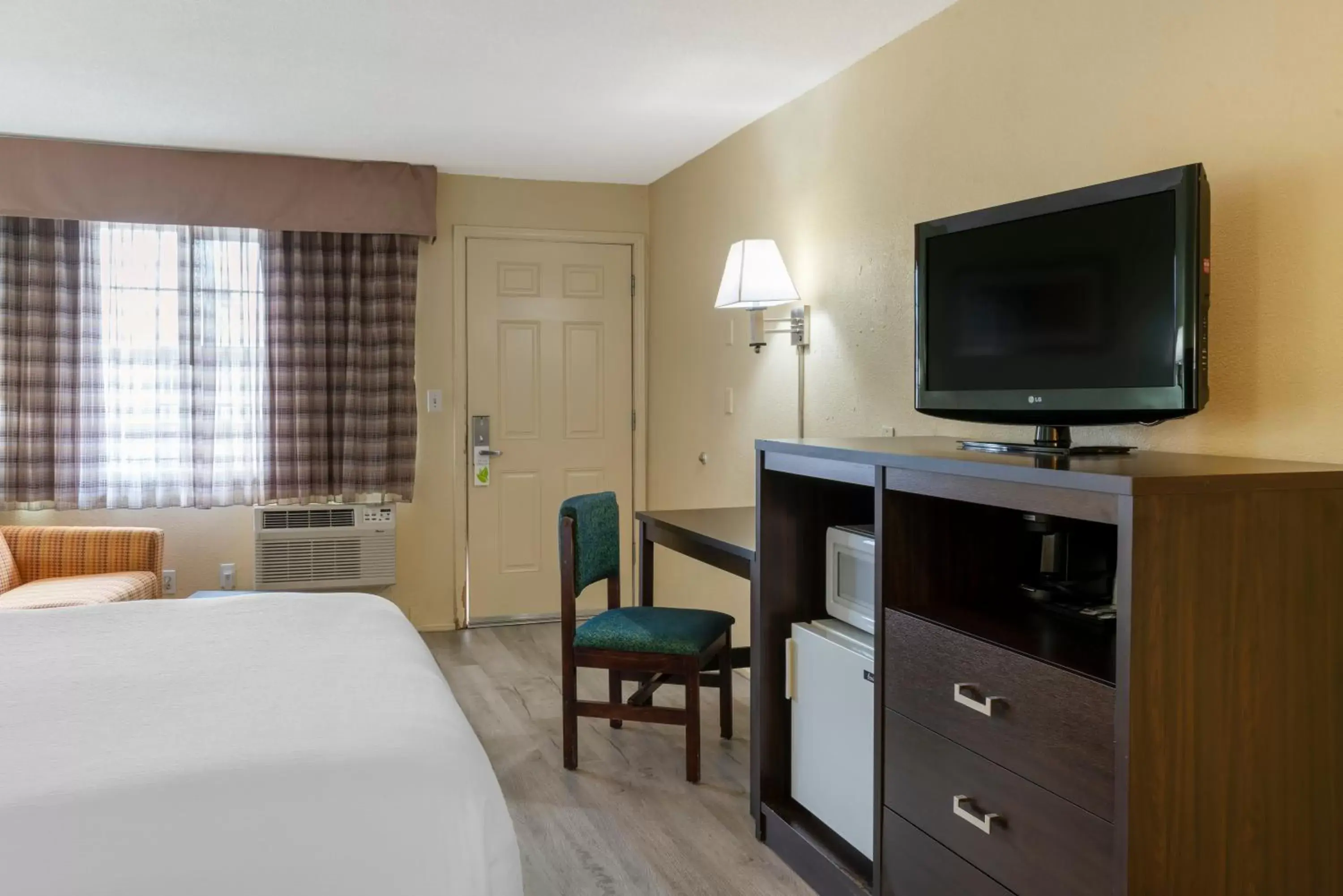 Bed in University Inn and Suites Eugene Bed in University Inn and Suites Eugene