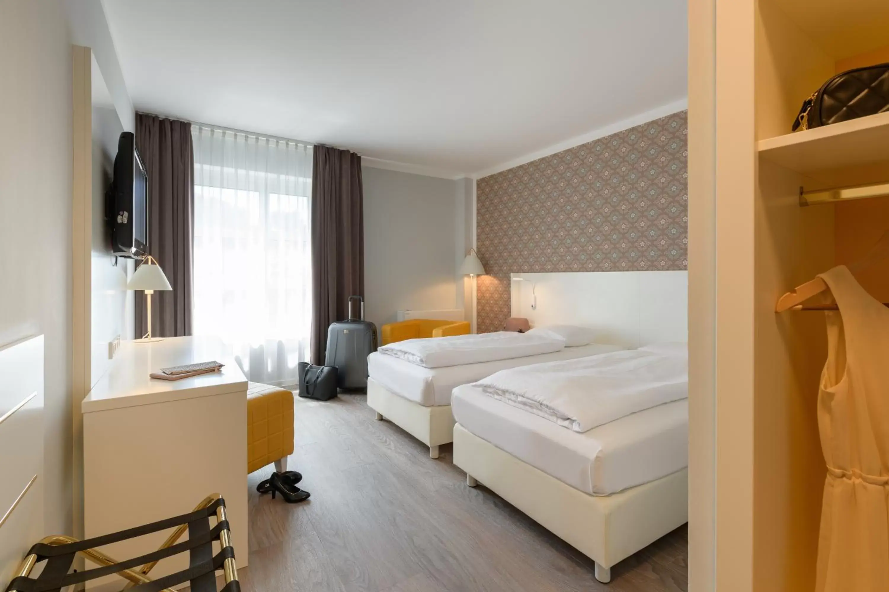 Photo of the whole room, Bed in Ibis Styles Regensburg