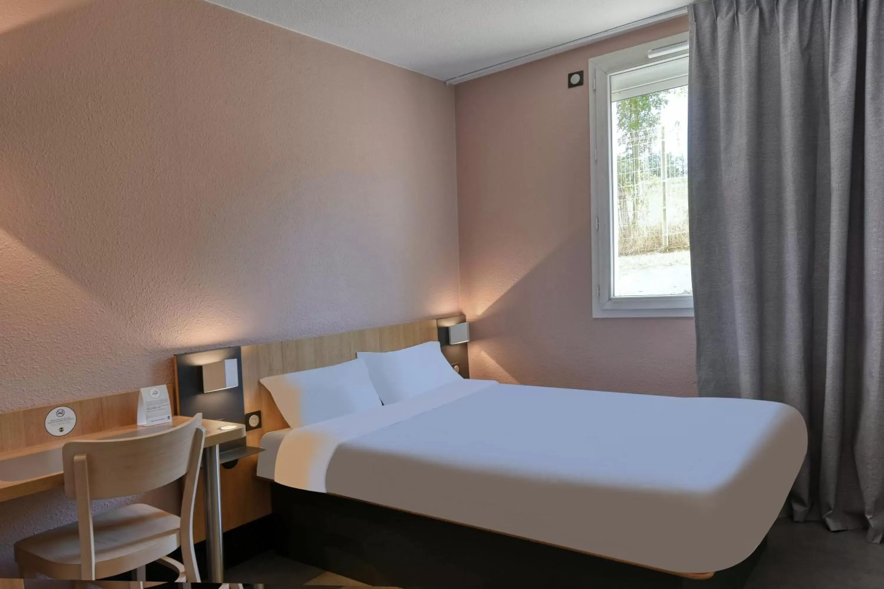 Bedroom, Bed in B&B HOTEL Brive-la-Gaillarde