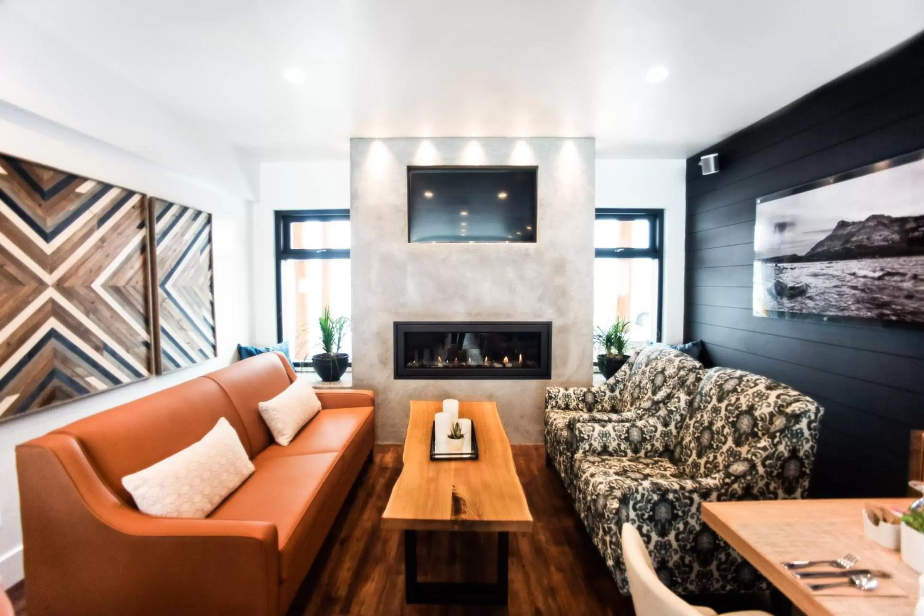 Lounge or bar, Seating Area in Waterton Glacier Suites