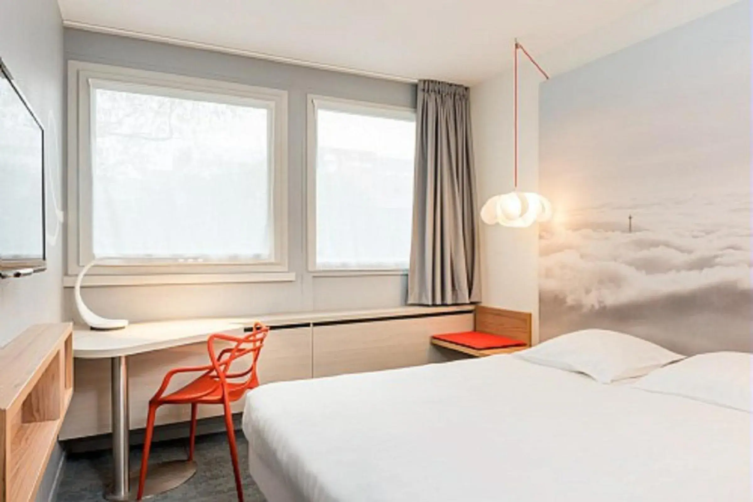 Bedroom, Bed in ibis Styles Paris Velizy
