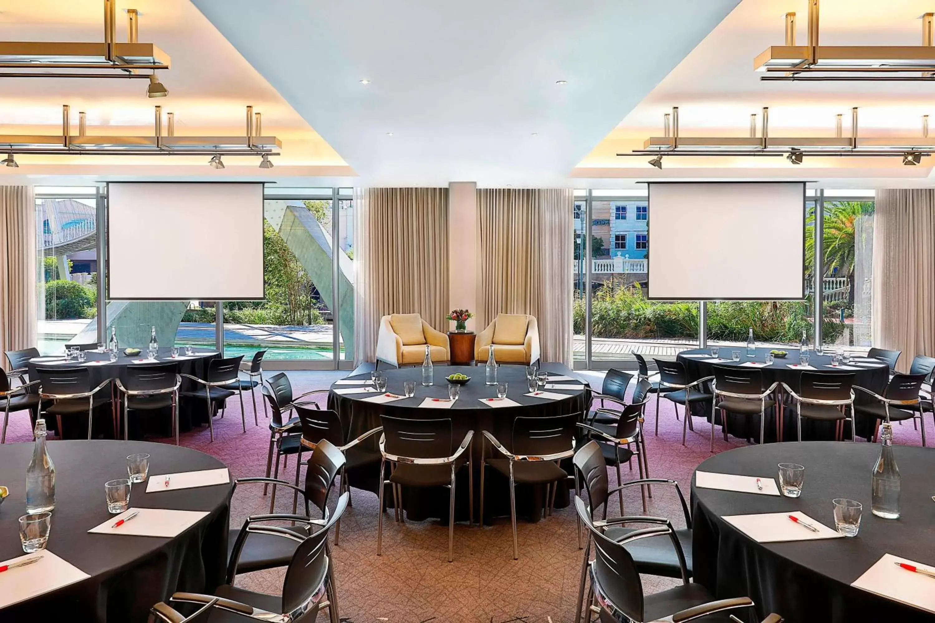 Meeting/conference room, Restaurant/Places to Eat in Cape Town Marriott Hotel Crystal Towers