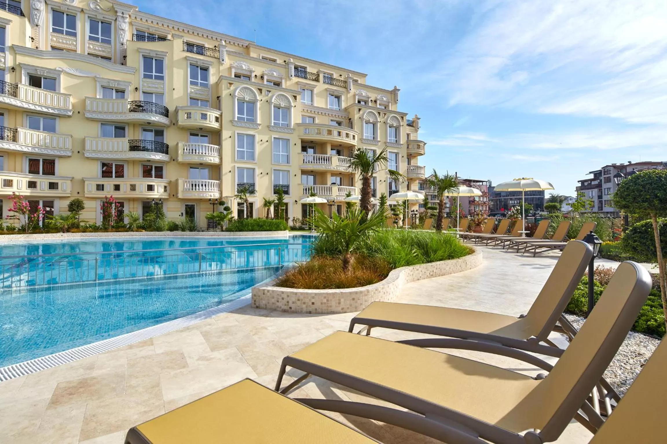 Property building in Bellicity Apart Complex