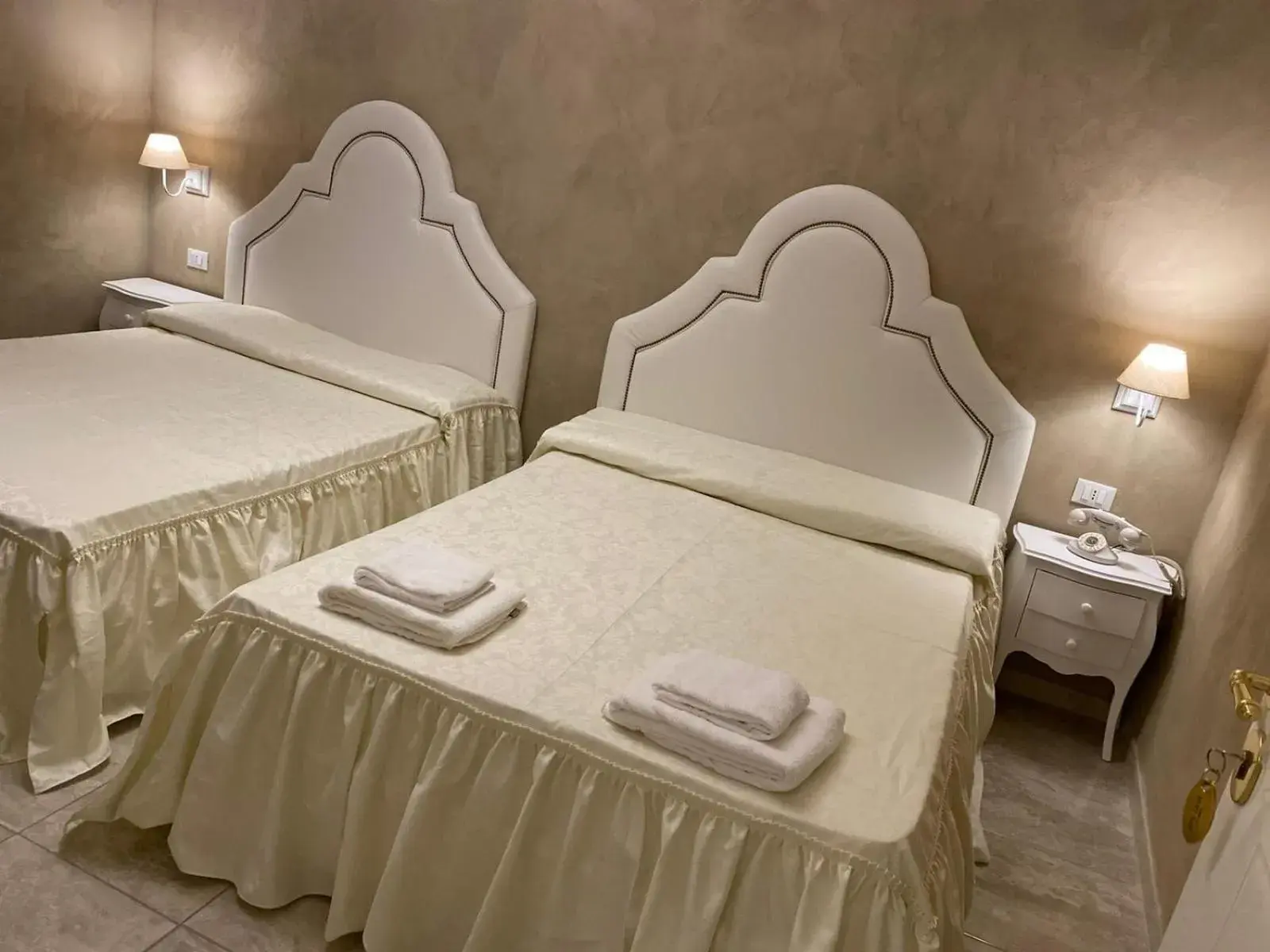 Bed in Boutique Hotel Calais Milano