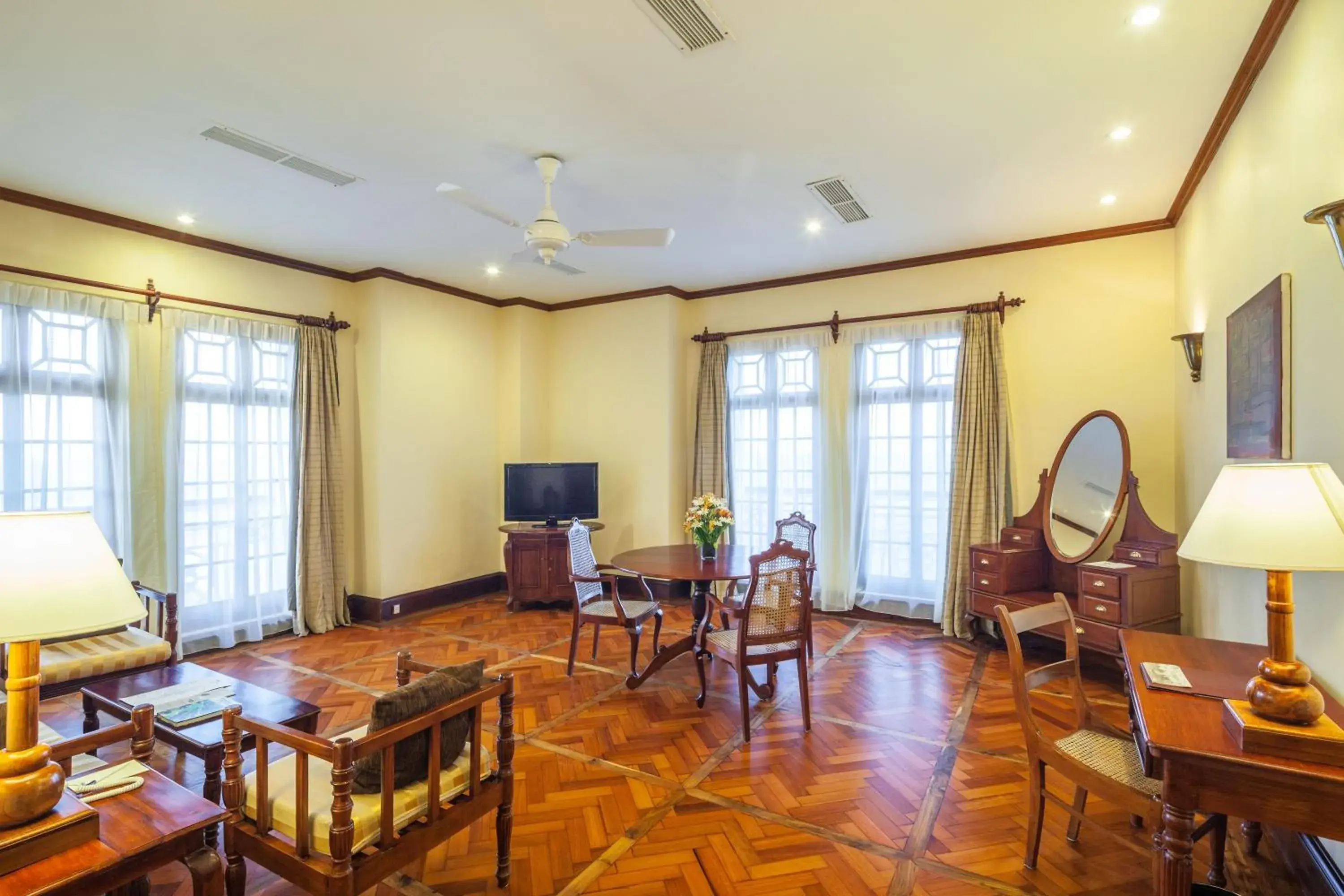 Living room, Restaurant/Places to Eat in Mount Lavinia Beach Hotel